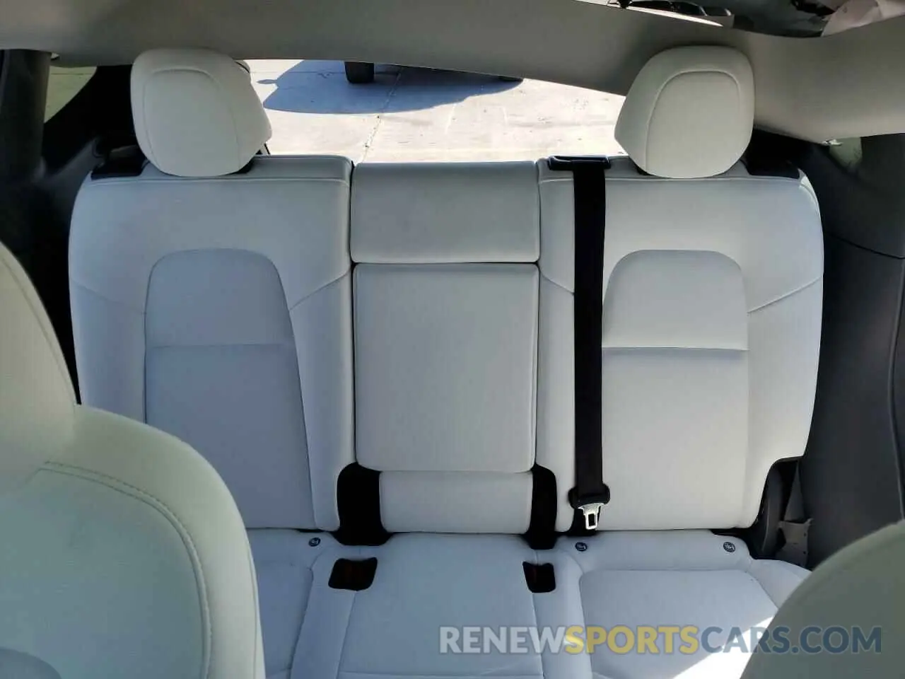 10 Photograph of a damaged car 5YJYGDED6MF105246 TESLA MODEL Y 2021