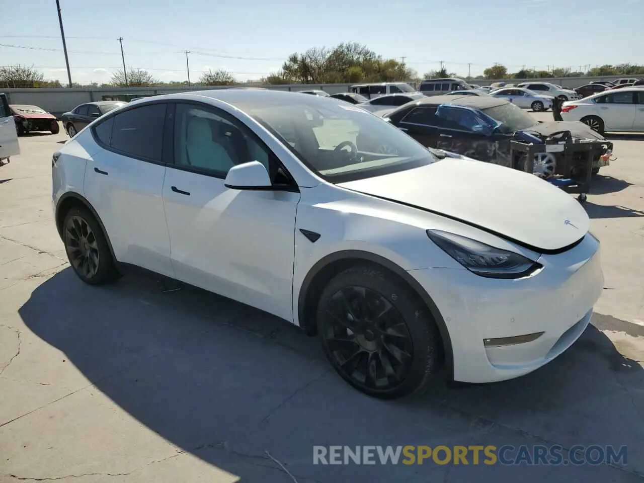 4 Photograph of a damaged car 5YJYGDED6MF105246 TESLA MODEL Y 2021