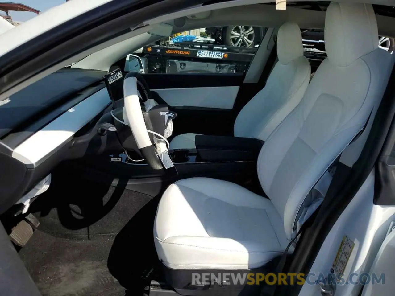 7 Photograph of a damaged car 5YJYGDED6MF105246 TESLA MODEL Y 2021