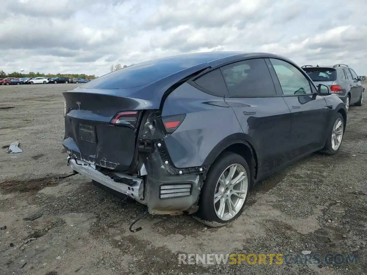 4 Photograph of a damaged car 5YJYGDED6MF107840 TESLA MODEL Y 2021