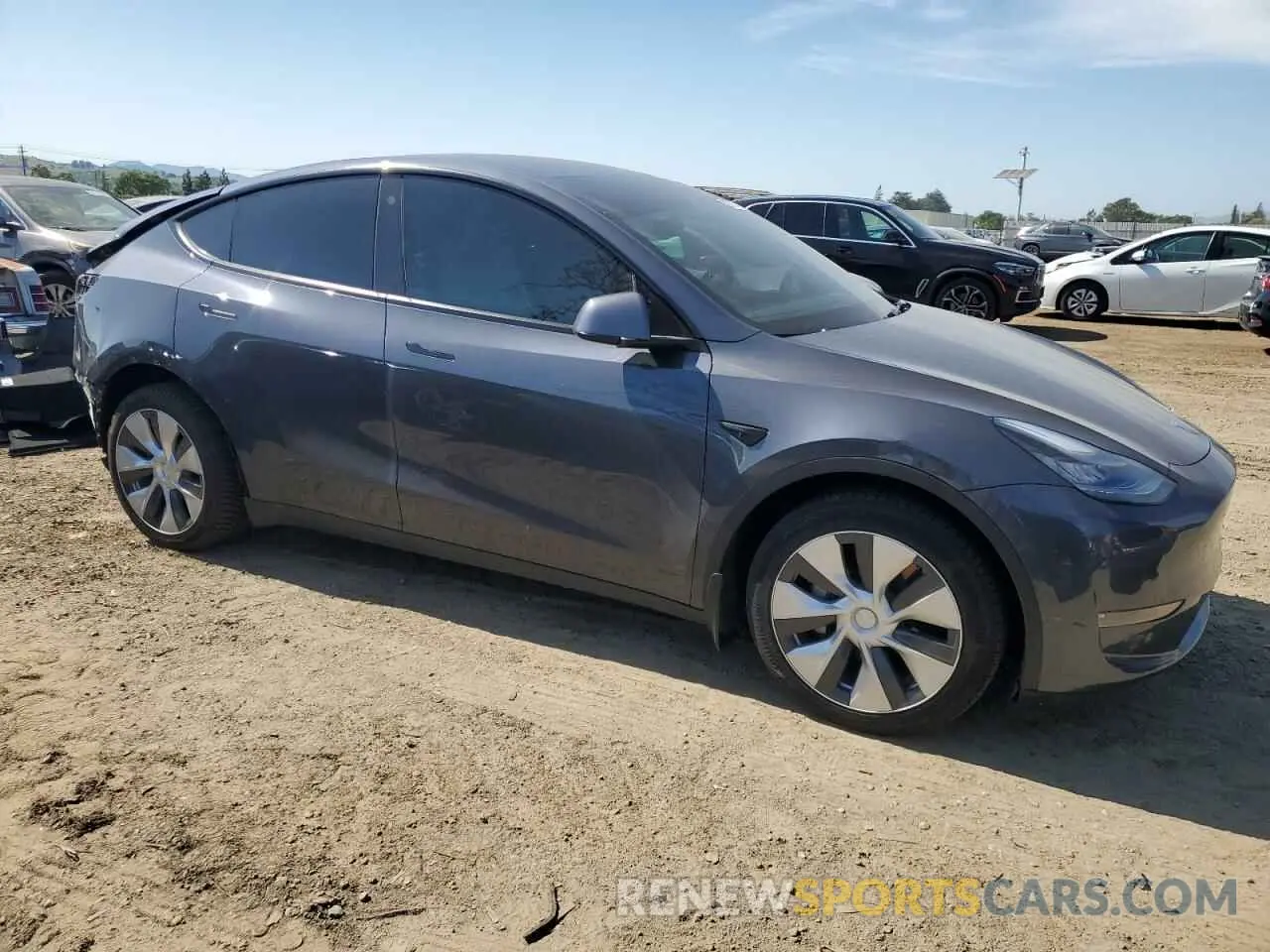 4 Photograph of a damaged car 5YJYGDED6MF110558 TESLA MODEL Y 2021