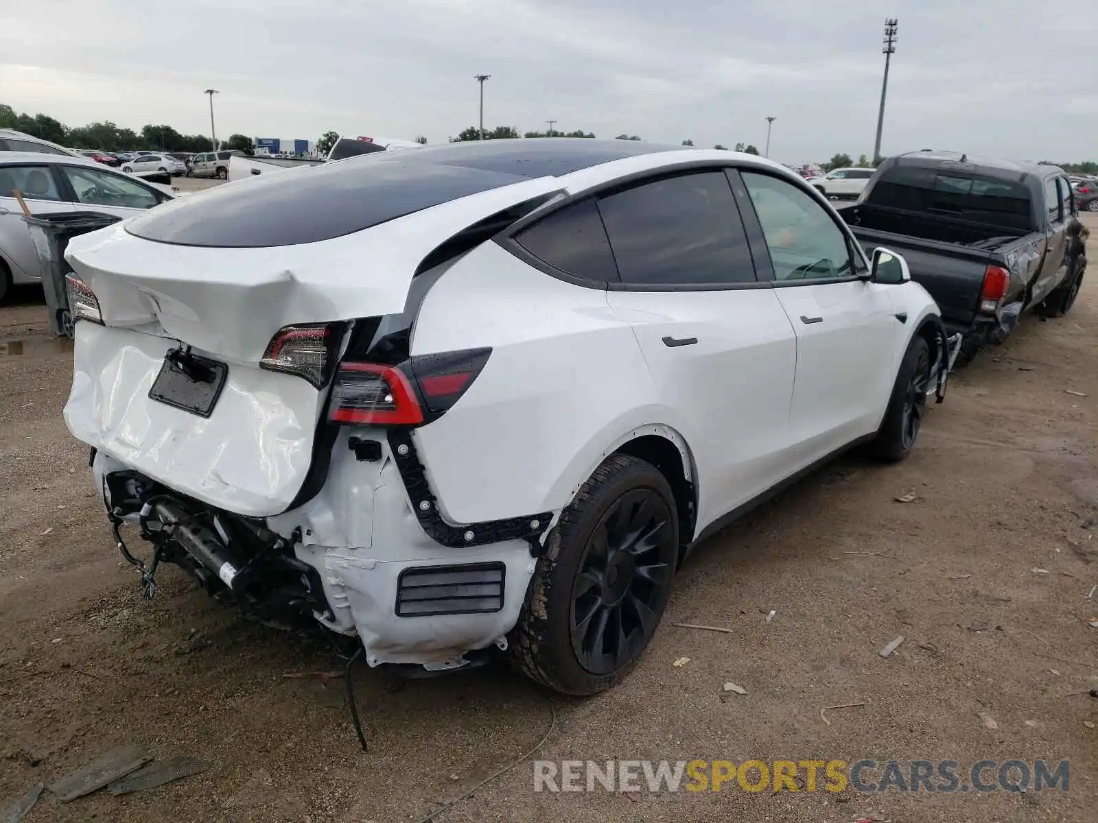 4 Photograph of a damaged car 5YJYGDED6MF115811 TESLA MODEL Y 2021