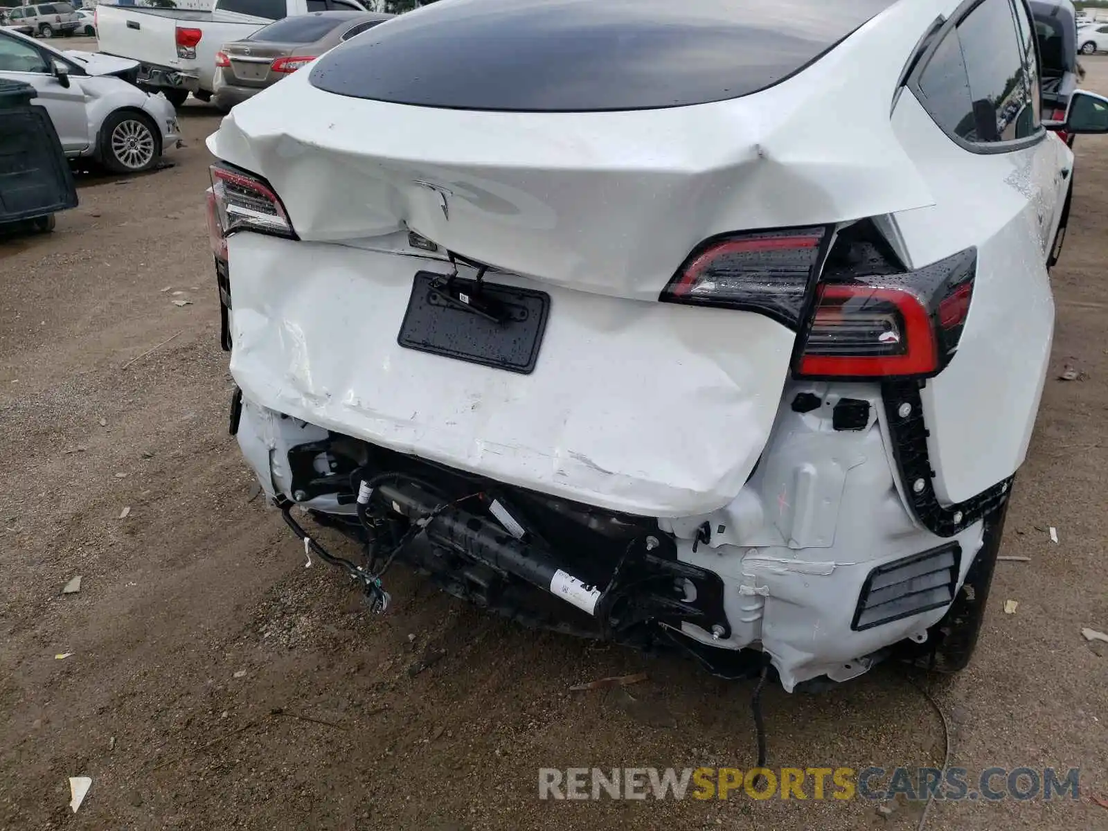 9 Photograph of a damaged car 5YJYGDED6MF115811 TESLA MODEL Y 2021