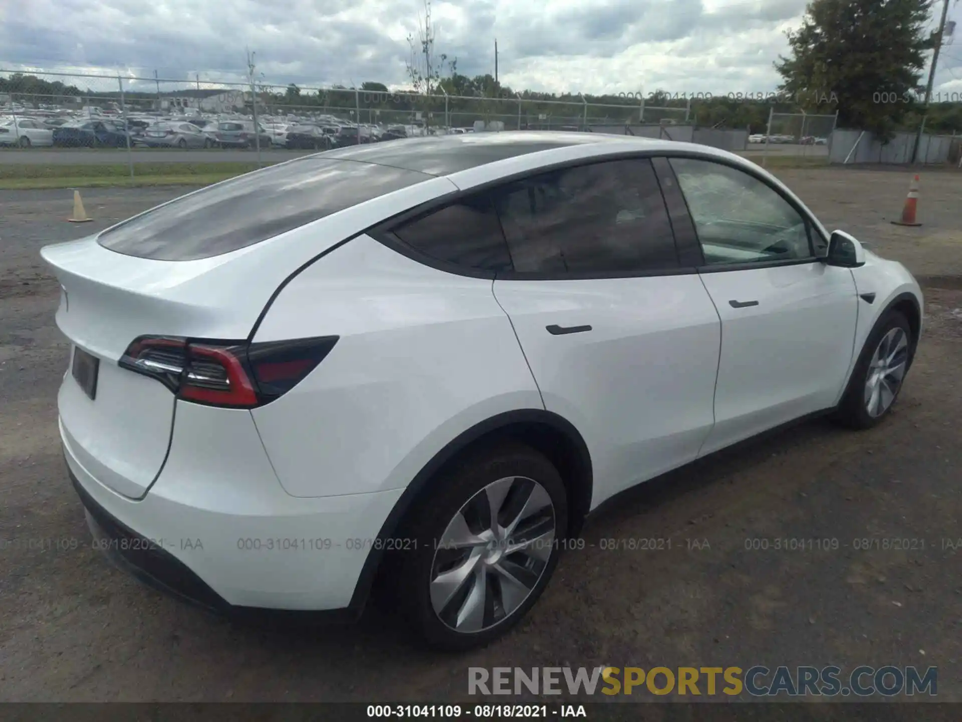 4 Photograph of a damaged car 5YJYGDED7MF109161 TESLA MODEL Y 2021