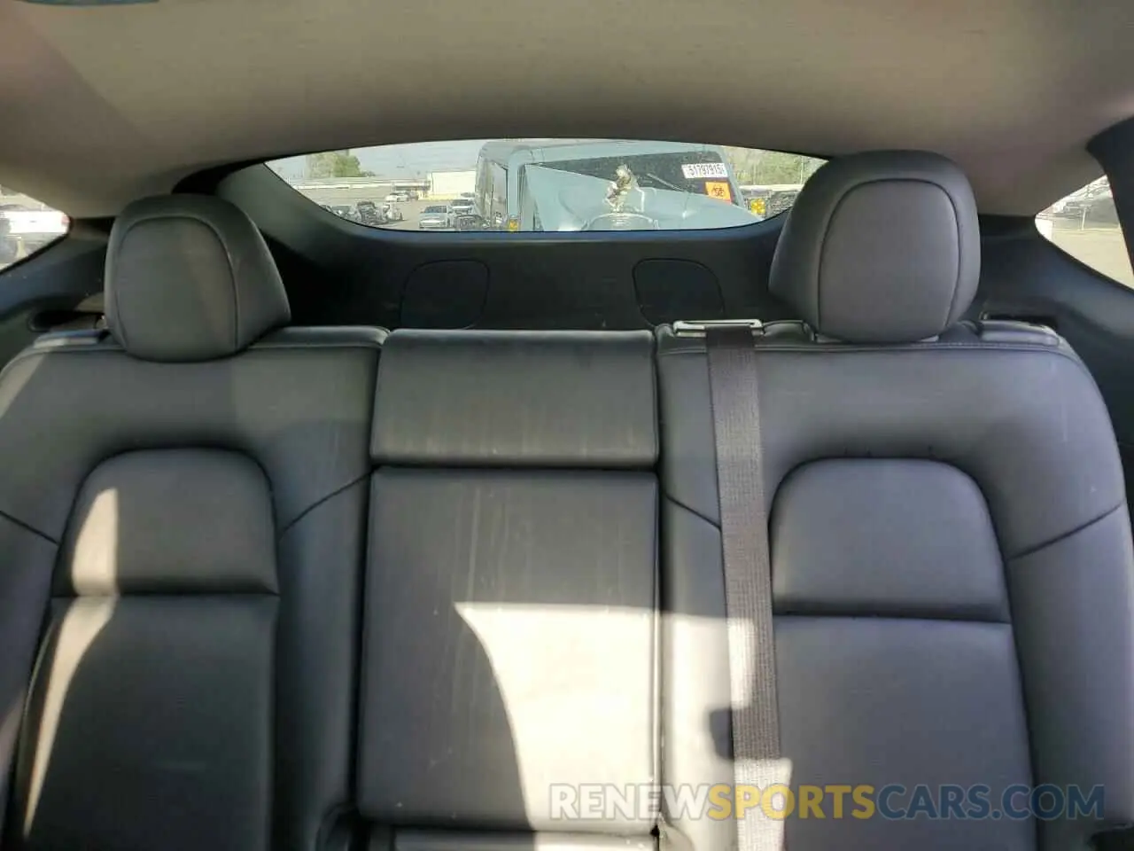 10 Photograph of a damaged car 5YJYGDED7MF109418 TESLA MODEL Y 2021