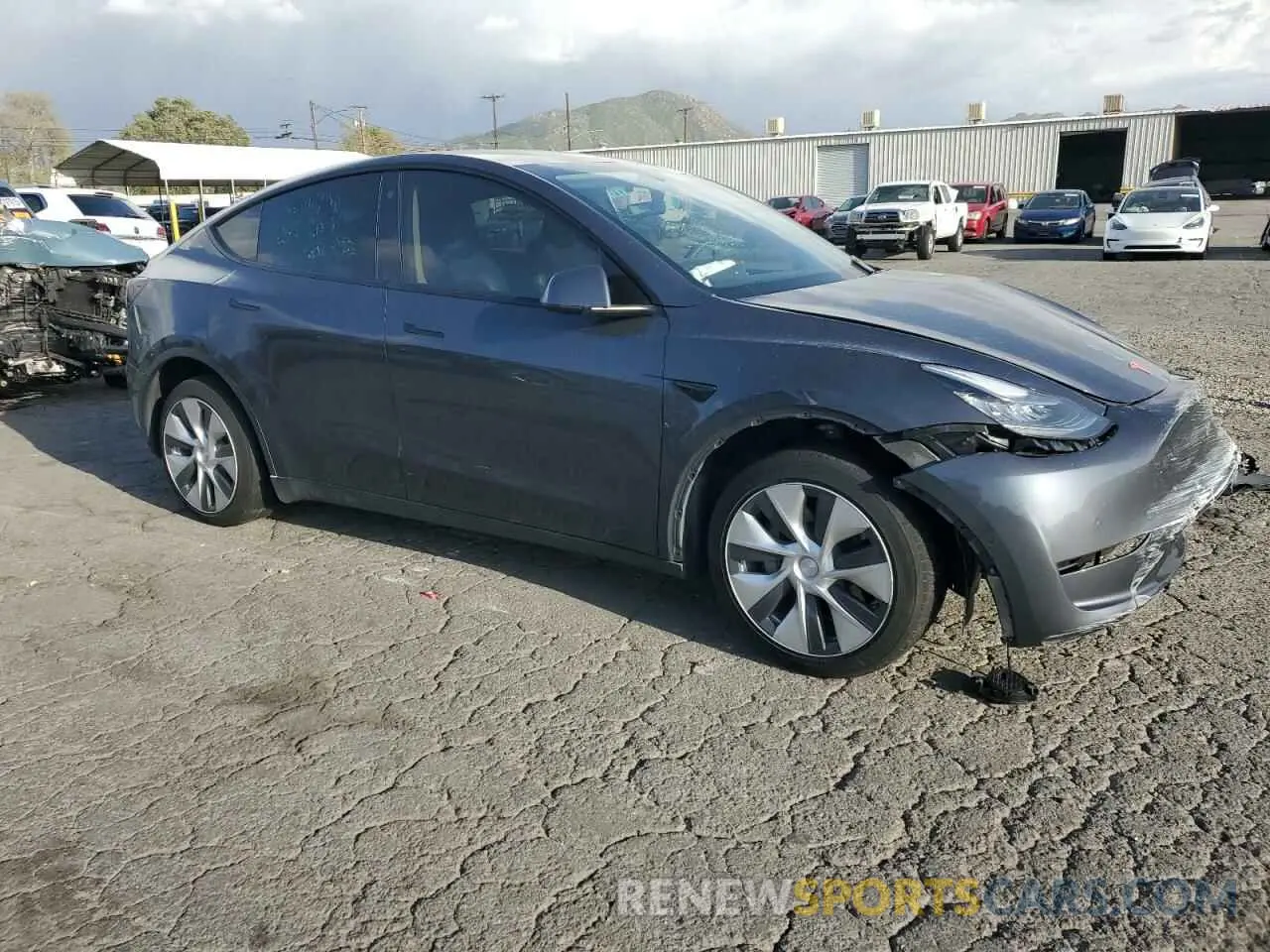 4 Photograph of a damaged car 5YJYGDED7MF109418 TESLA MODEL Y 2021