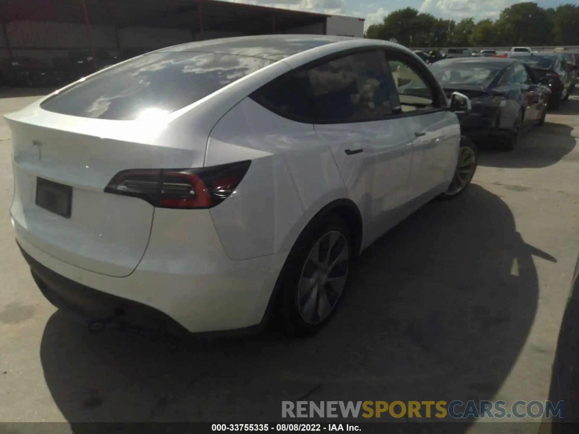 4 Photograph of a damaged car 5YJYGDED8MF105572 TESLA MODEL Y 2021