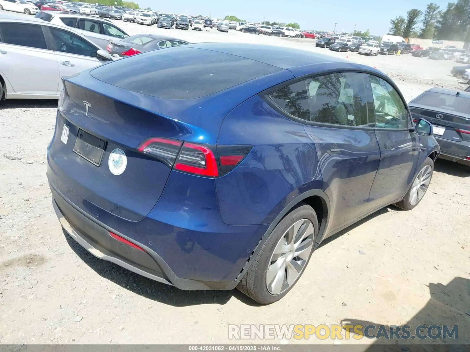 4 Photograph of a damaged car 5YJYGDED8MF116359 TESLA MODEL Y 2021