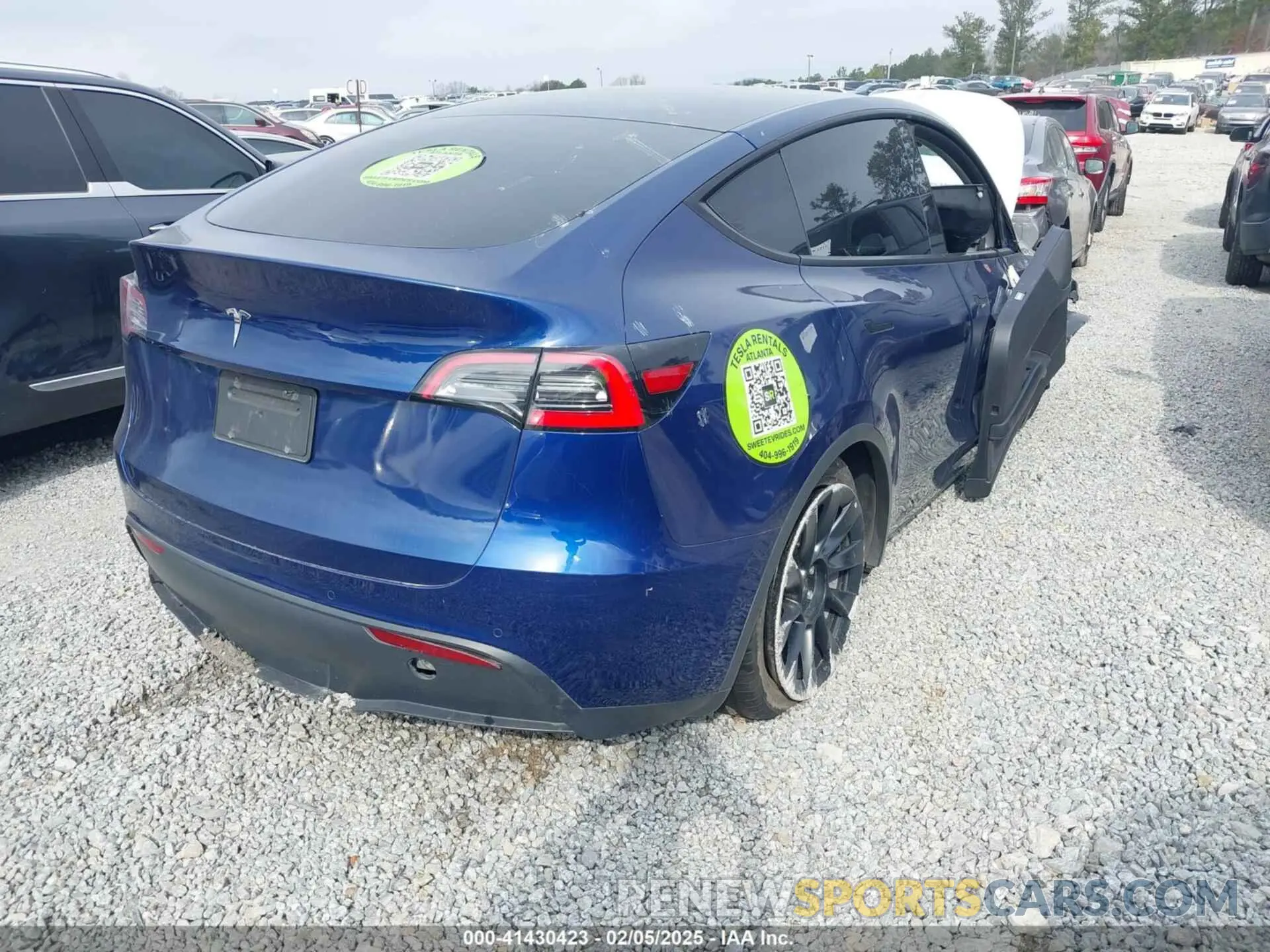 4 Photograph of a damaged car 5YJYGDED8MF122985 TESLA MODEL Y 2021