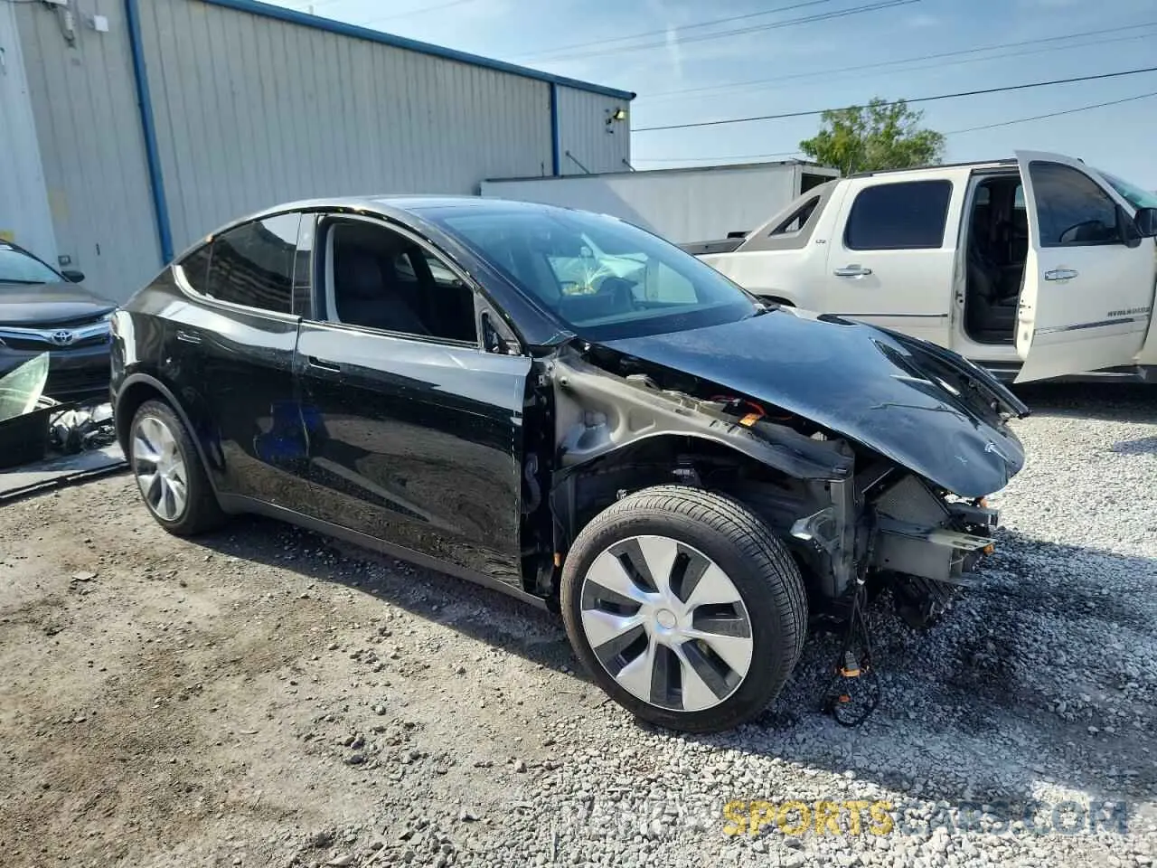 4 Photograph of a damaged car 5YJYGDED9MF103152 TESLA MODEL Y 2021