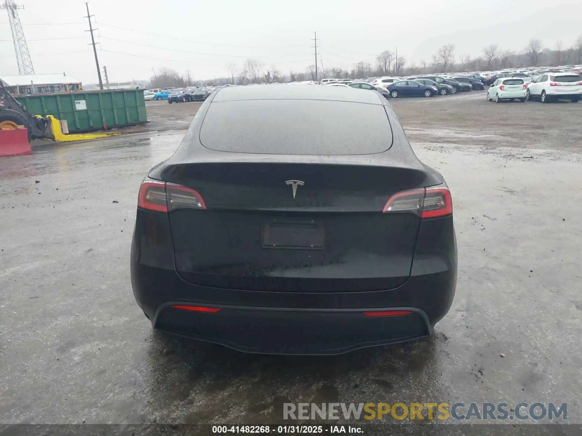 17 Photograph of a damaged car 5YJYGDED9MF103989 TESLA MODEL Y 2021