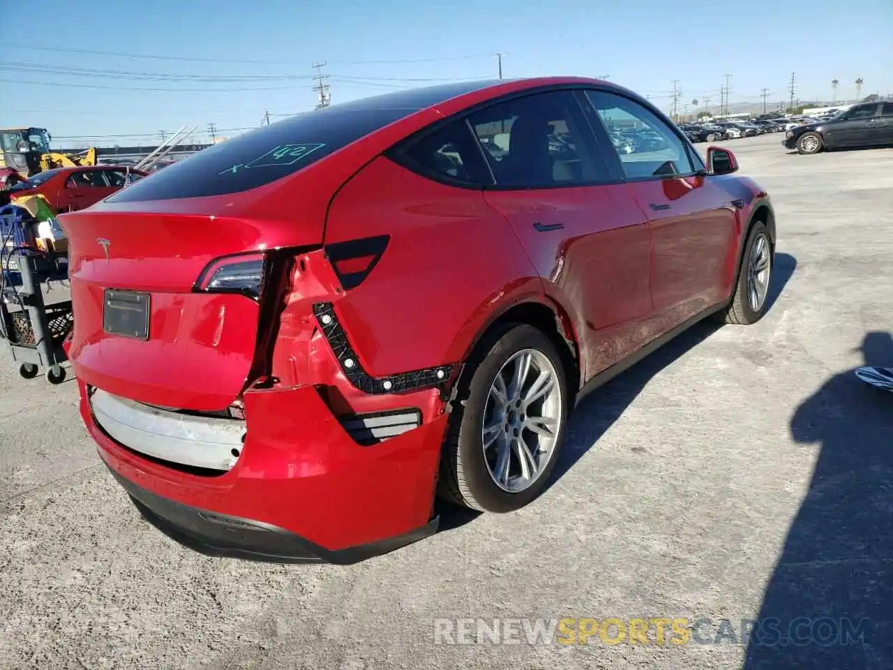 4 Photograph of a damaged car 5YJYGDED9MF110604 TESLA MODEL Y 2021