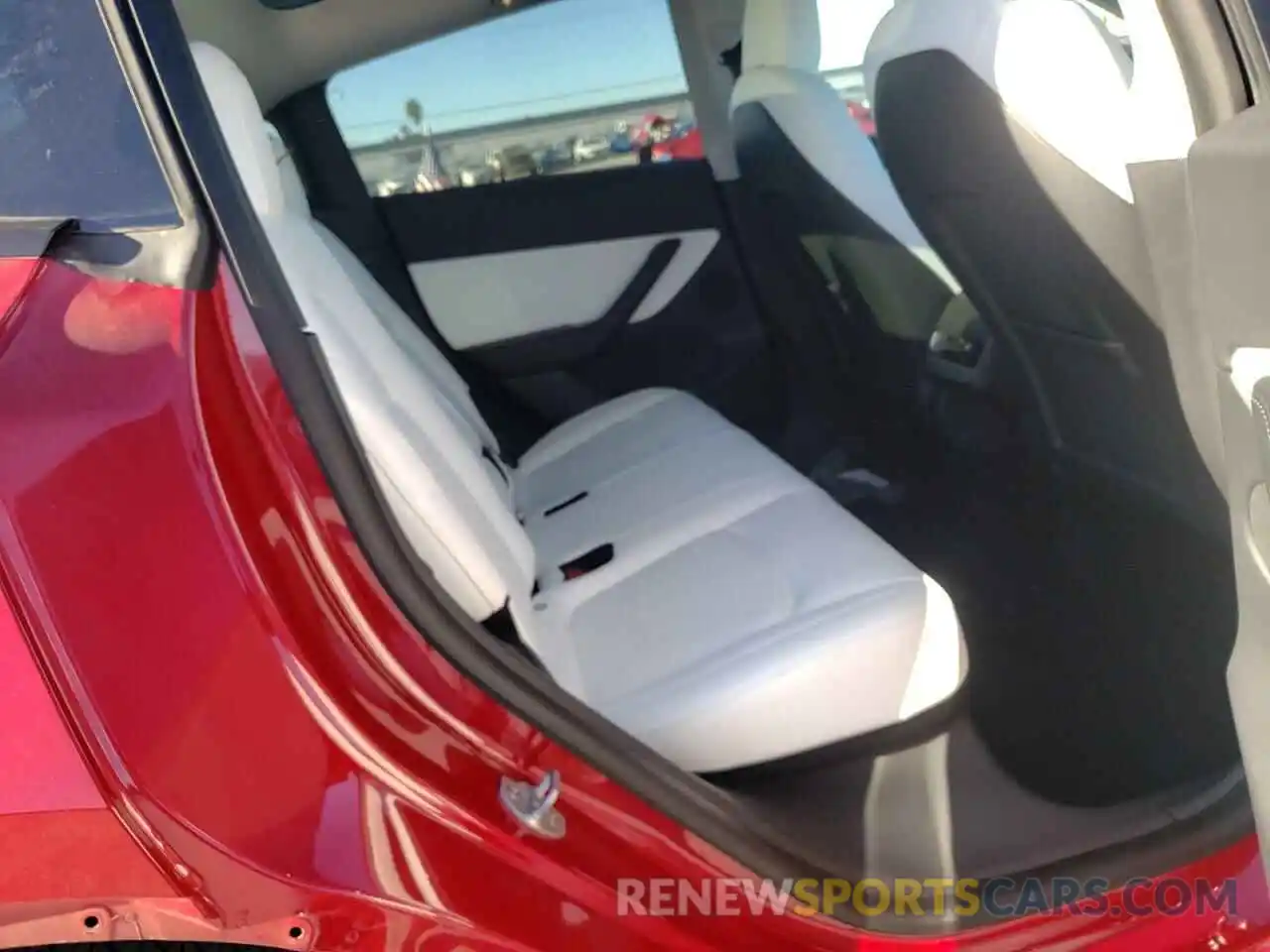 6 Photograph of a damaged car 5YJYGDED9MF110604 TESLA MODEL Y 2021