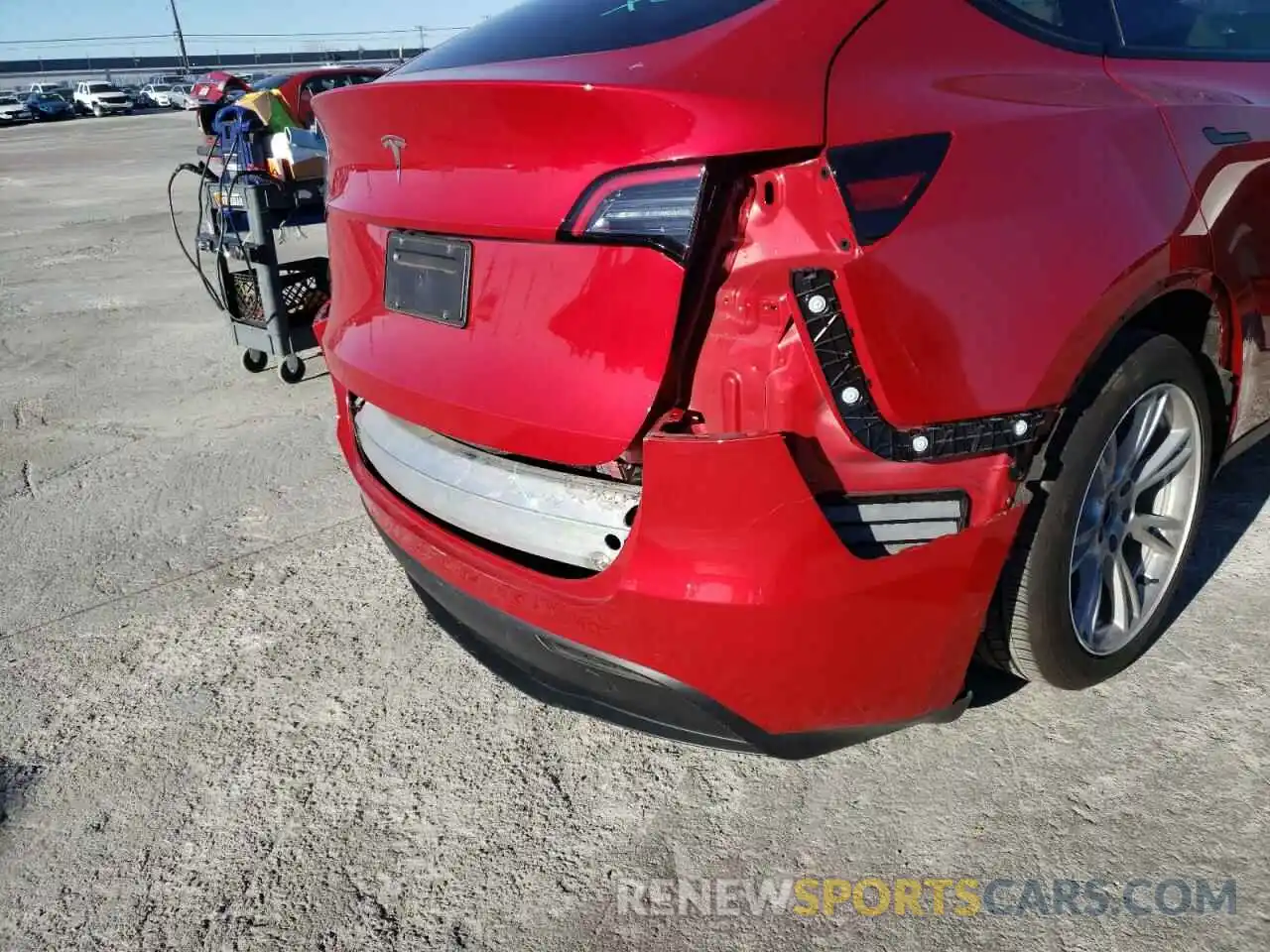 9 Photograph of a damaged car 5YJYGDED9MF110604 TESLA MODEL Y 2021