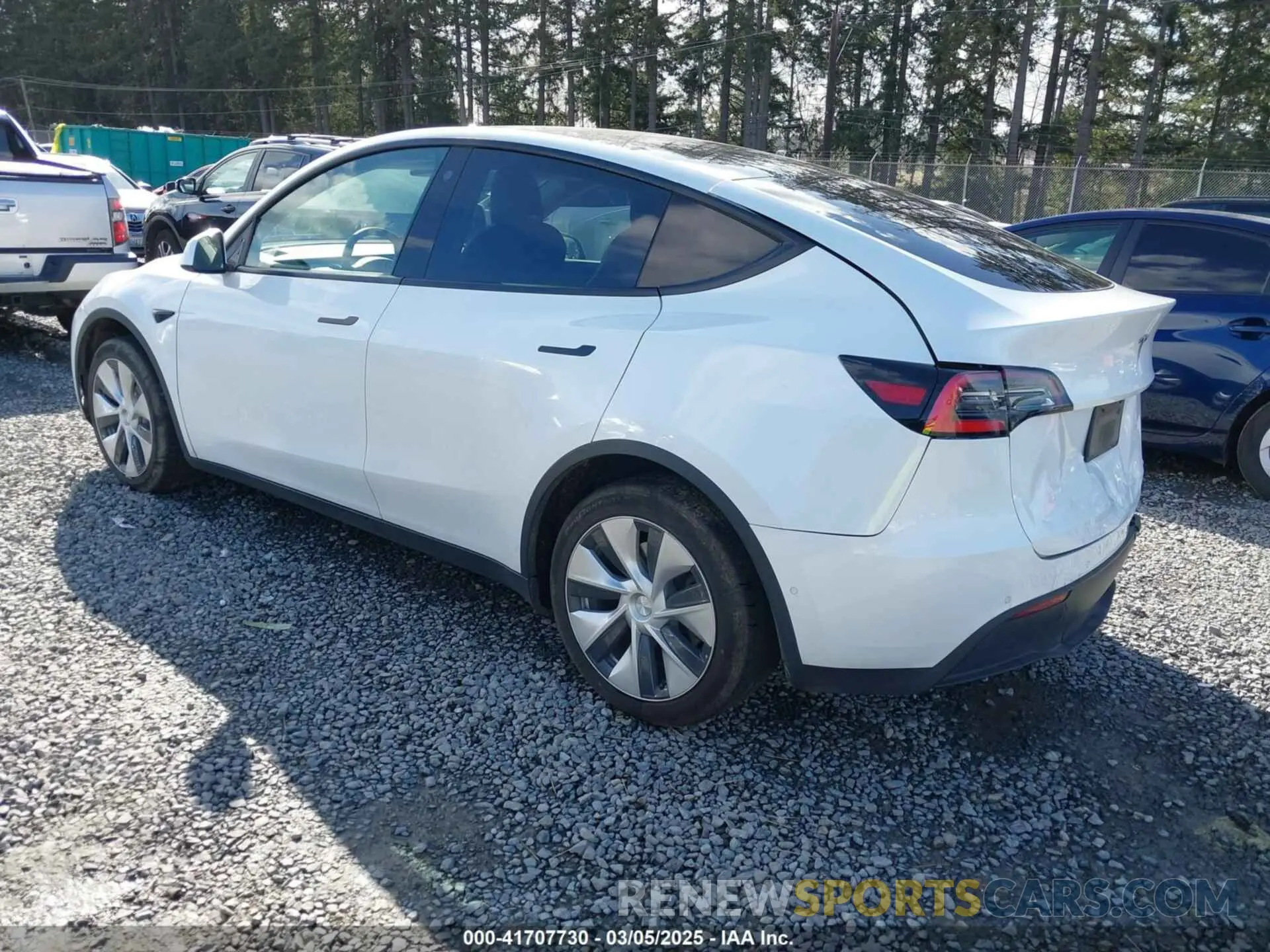 3 Photograph of a damaged car 5YJYGDED9MF110697 TESLA MODEL Y 2021