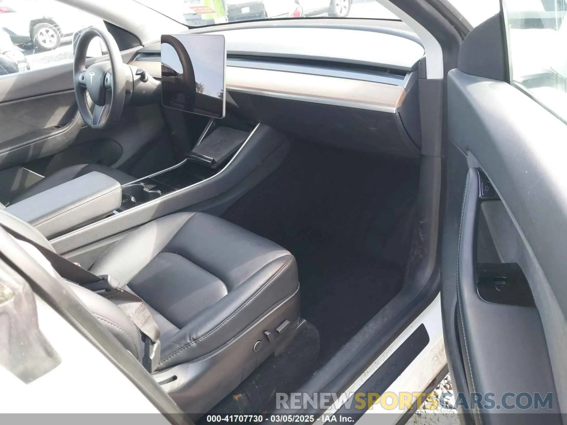 5 Photograph of a damaged car 5YJYGDED9MF110697 TESLA MODEL Y 2021