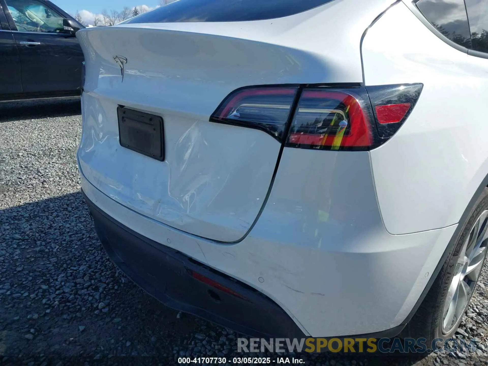 6 Photograph of a damaged car 5YJYGDED9MF110697 TESLA MODEL Y 2021