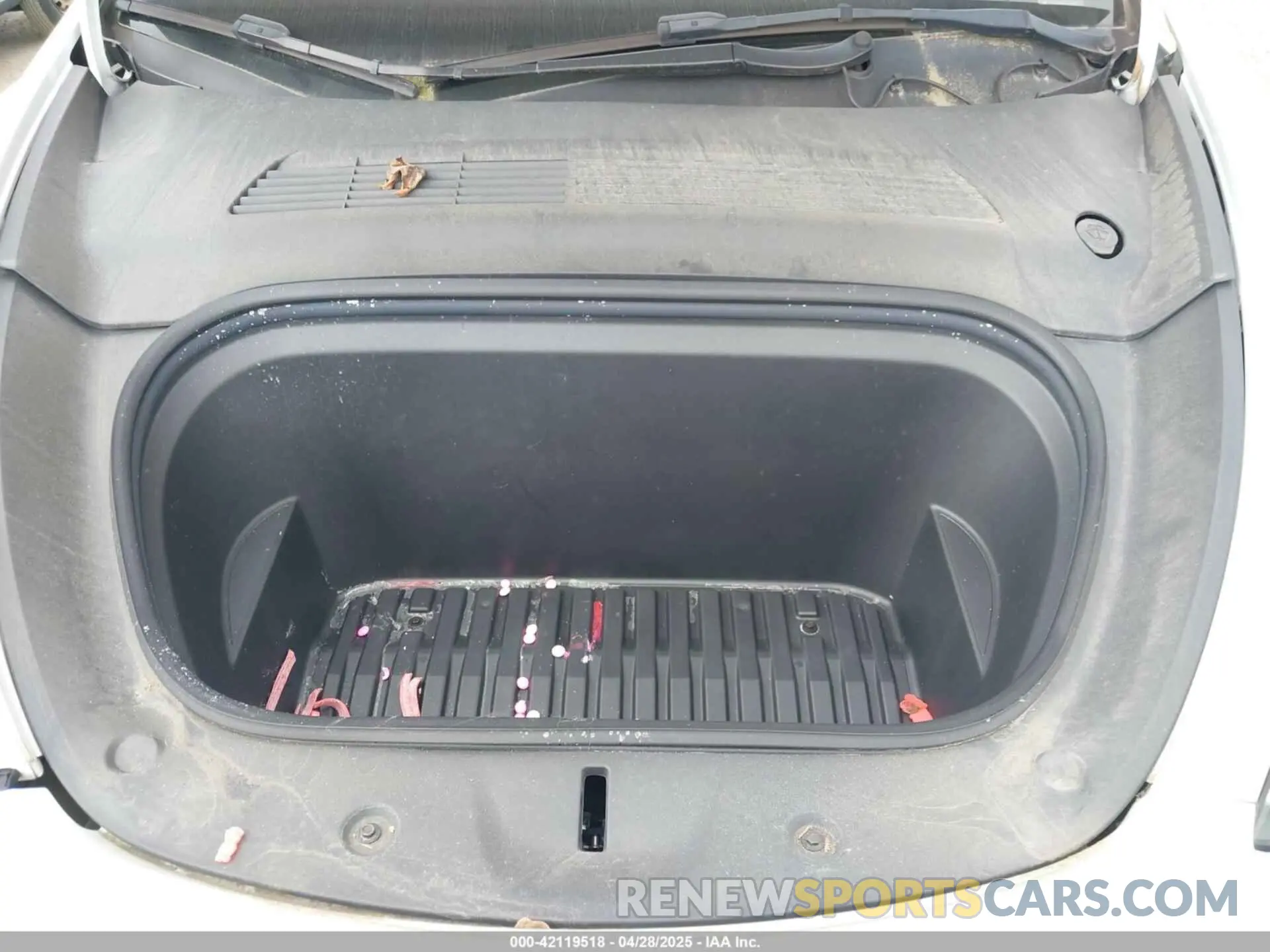 10 Photograph of a damaged car 5YJYGDED9MF121828 TESLA MODEL Y 2021