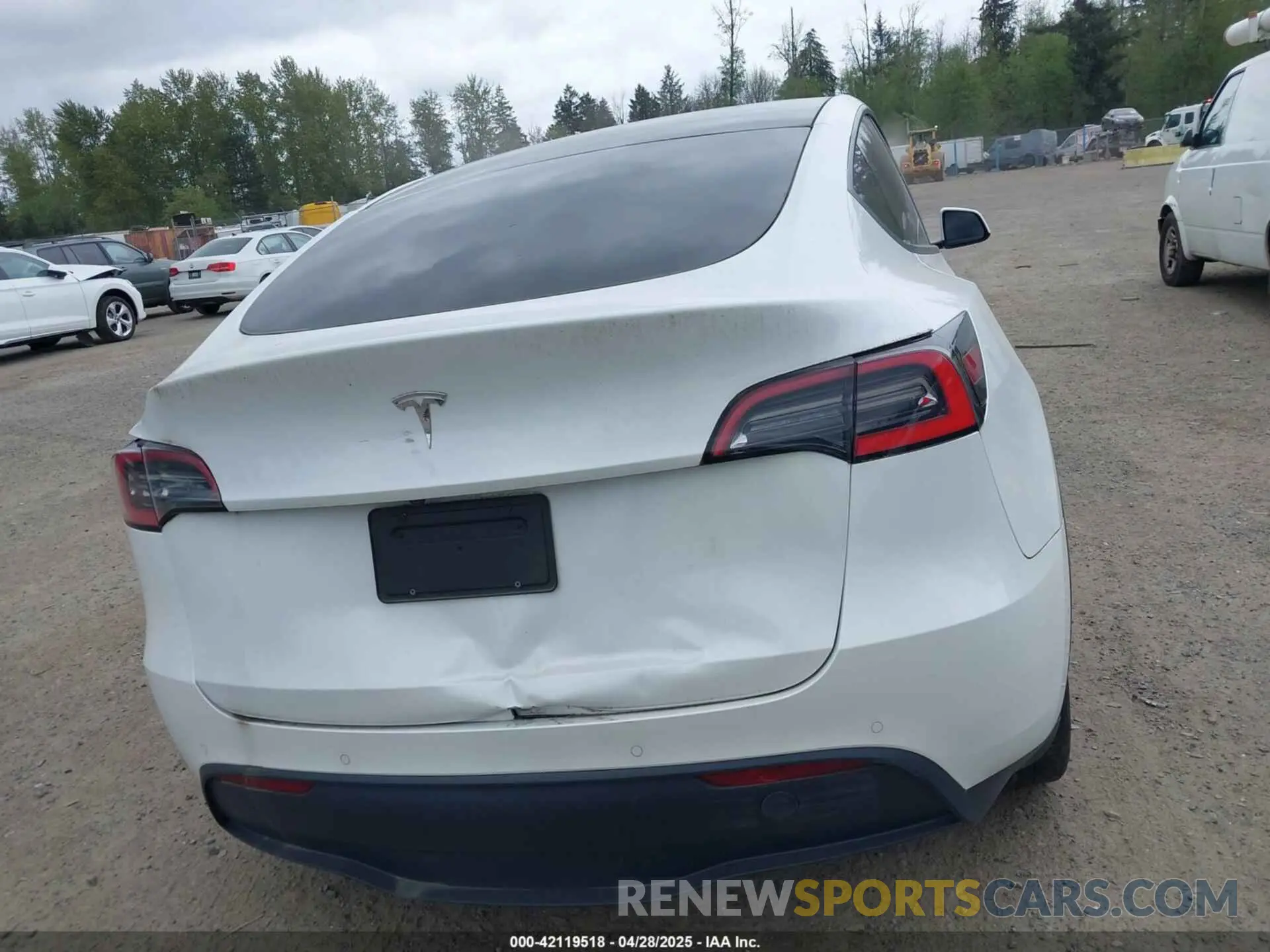 15 Photograph of a damaged car 5YJYGDED9MF121828 TESLA MODEL Y 2021