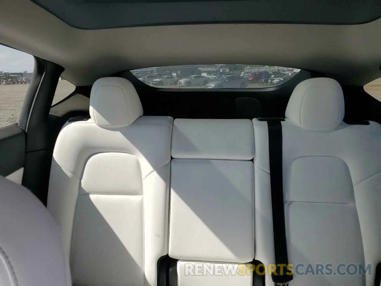 10 Photograph of a damaged car 5YJYGDED9MF132893 TESLA MODEL Y 2021