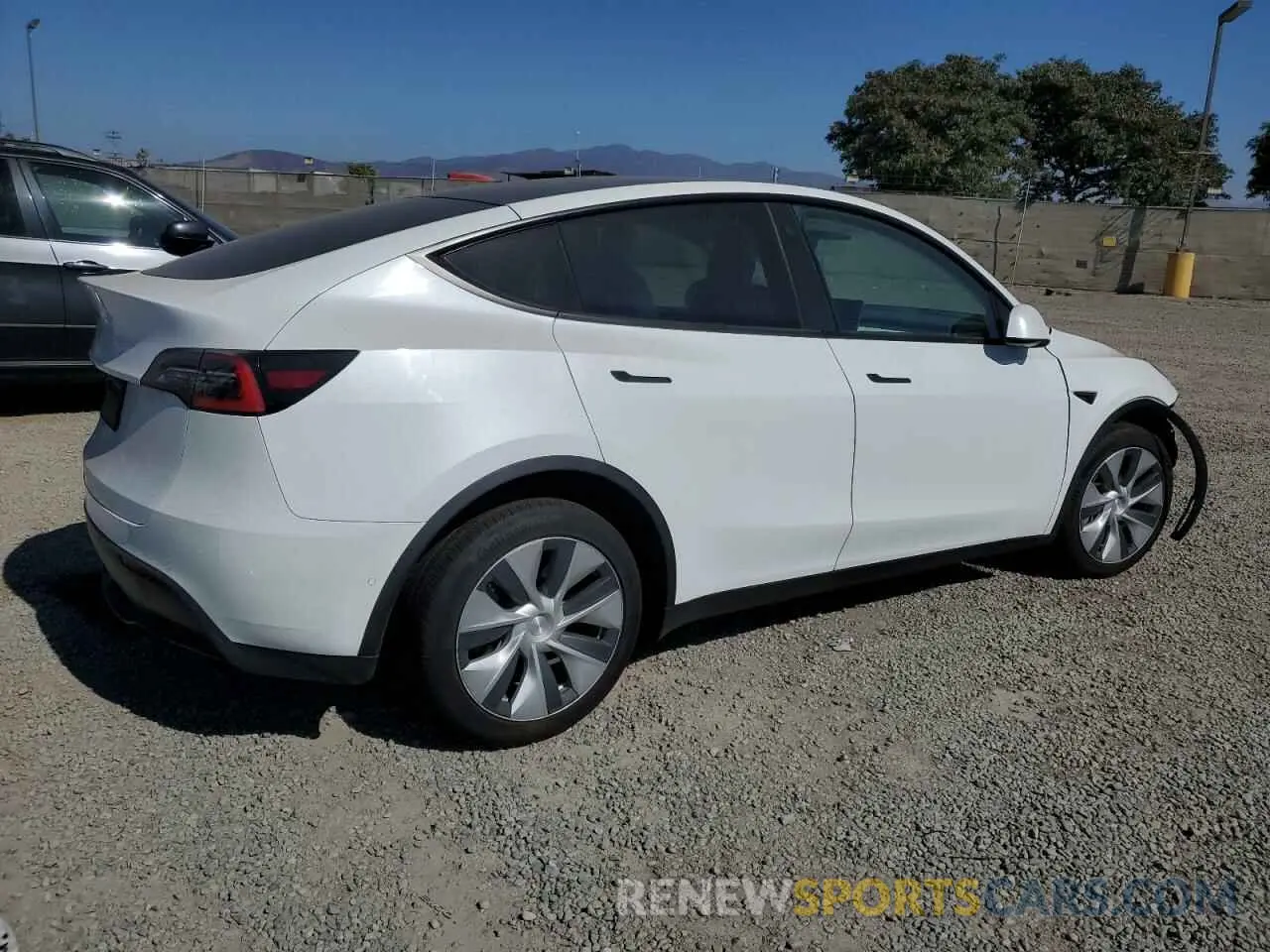 3 Photograph of a damaged car 5YJYGDED9MF132893 TESLA MODEL Y 2021