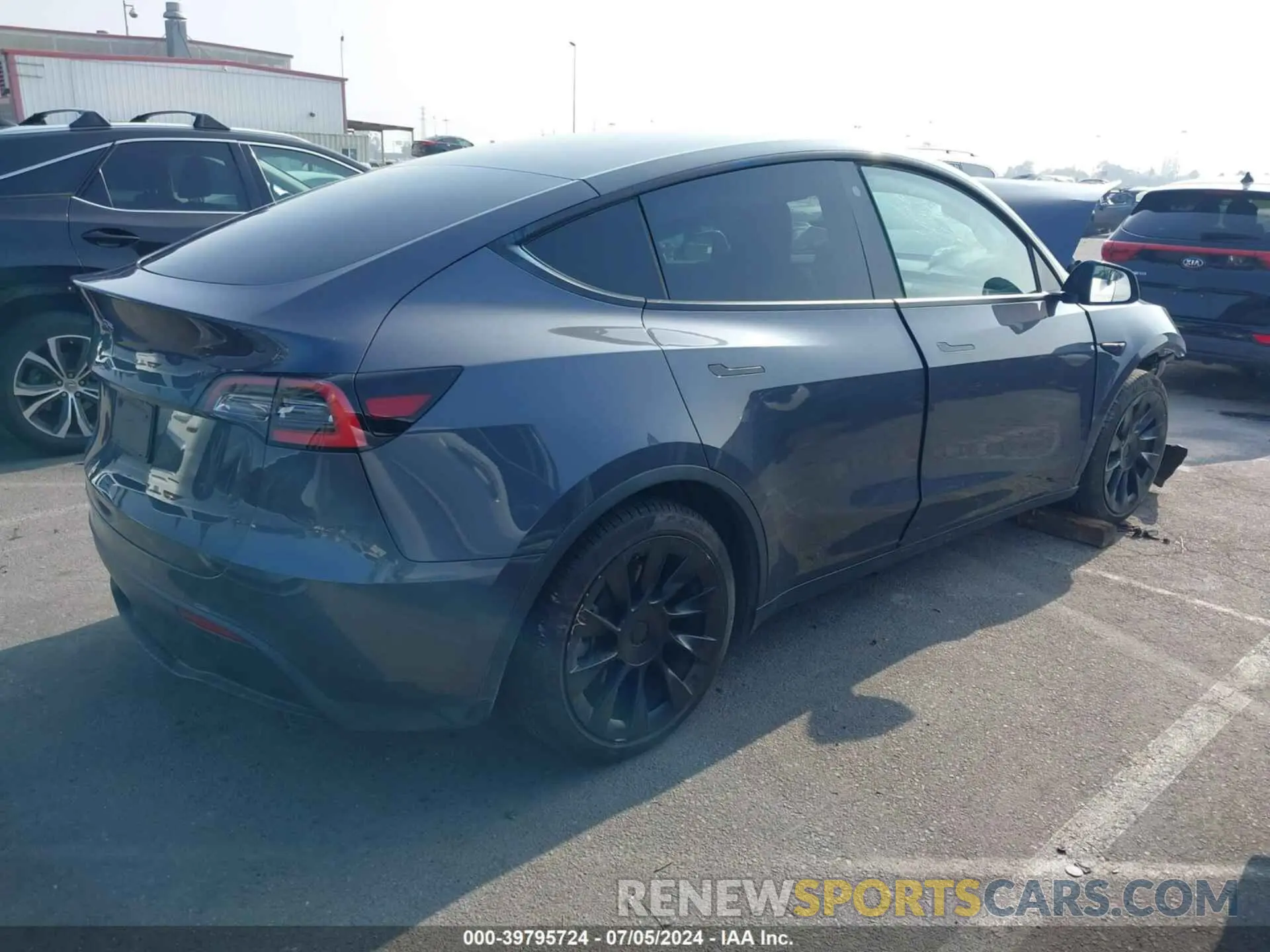 4 Photograph of a damaged car 5YJYGDEDXMF134443 TESLA MODEL Y 2021