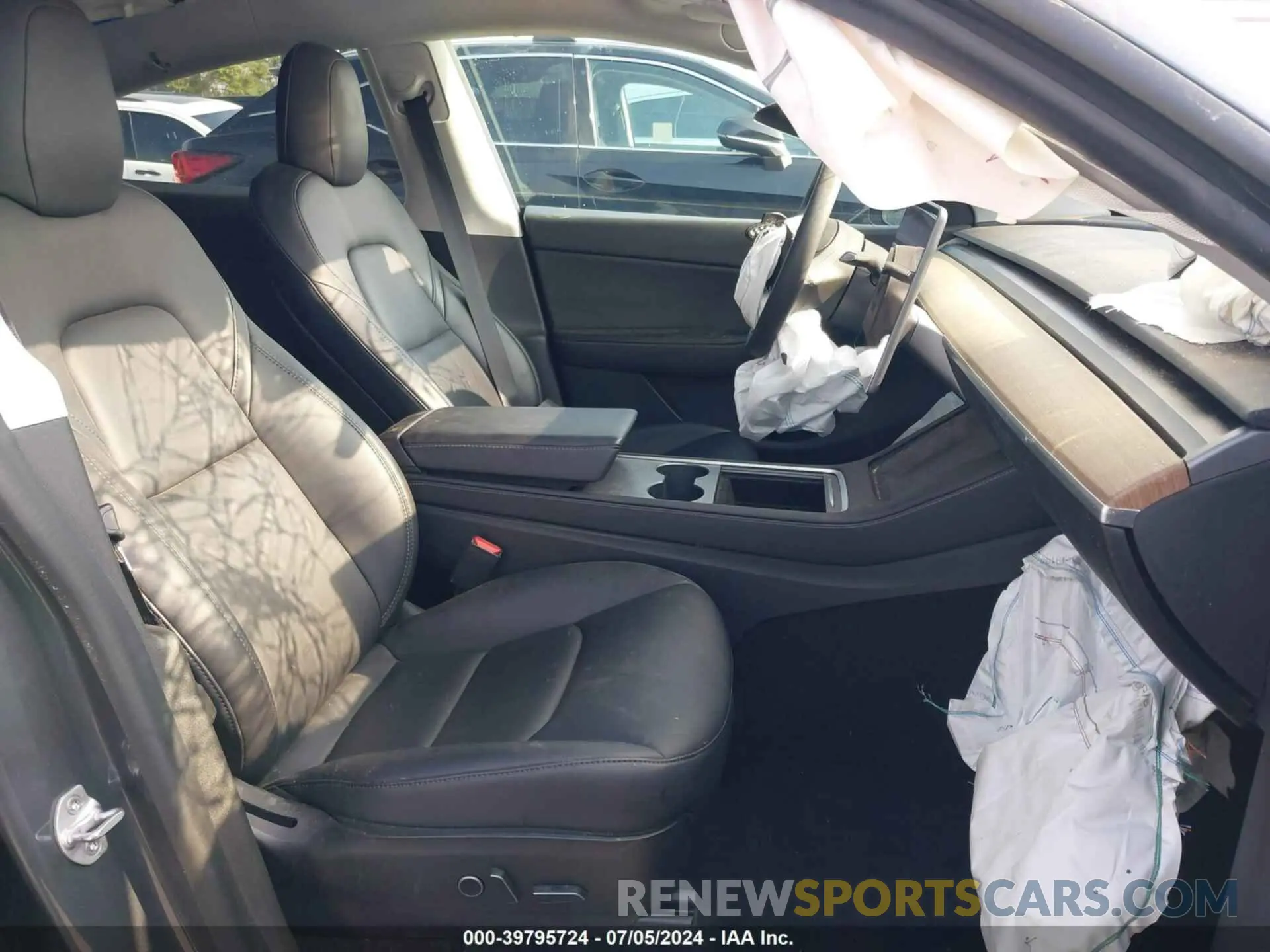 5 Photograph of a damaged car 5YJYGDEDXMF134443 TESLA MODEL Y 2021
