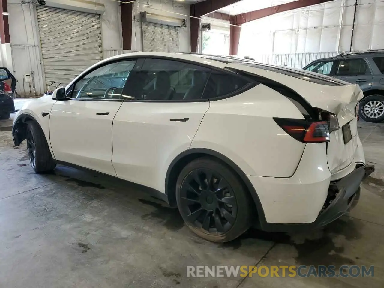 2 Photograph of a damaged car 5YJYGDEE0MF061351 TESLA MODEL Y 2021