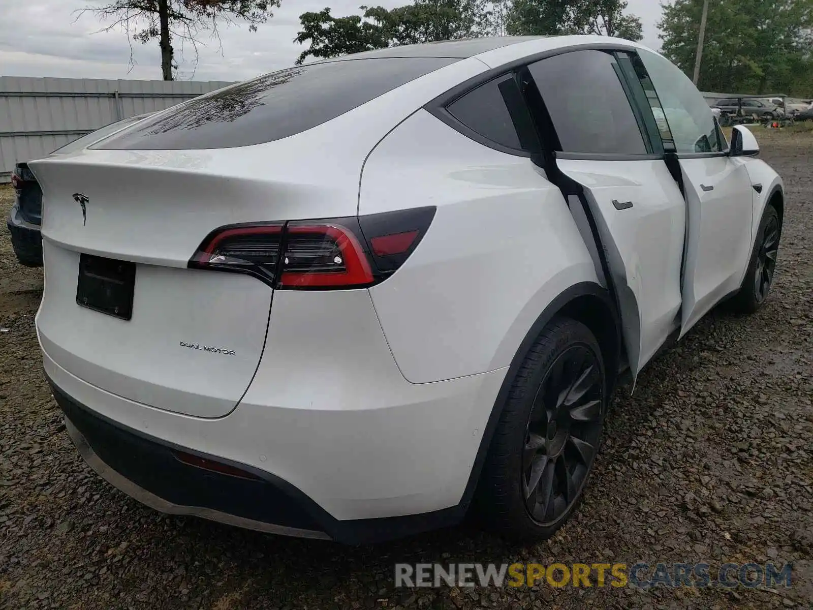 4 Photograph of a damaged car 5YJYGDEE0MF065349 TESLA MODEL Y 2021