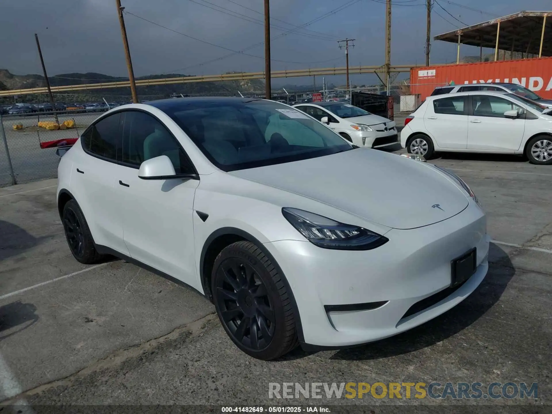 1 Photograph of a damaged car 5YJYGDEE0MF069451 TESLA MODEL Y 2021