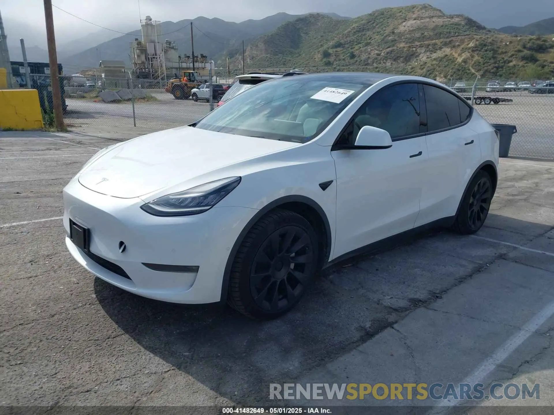 2 Photograph of a damaged car 5YJYGDEE0MF069451 TESLA MODEL Y 2021