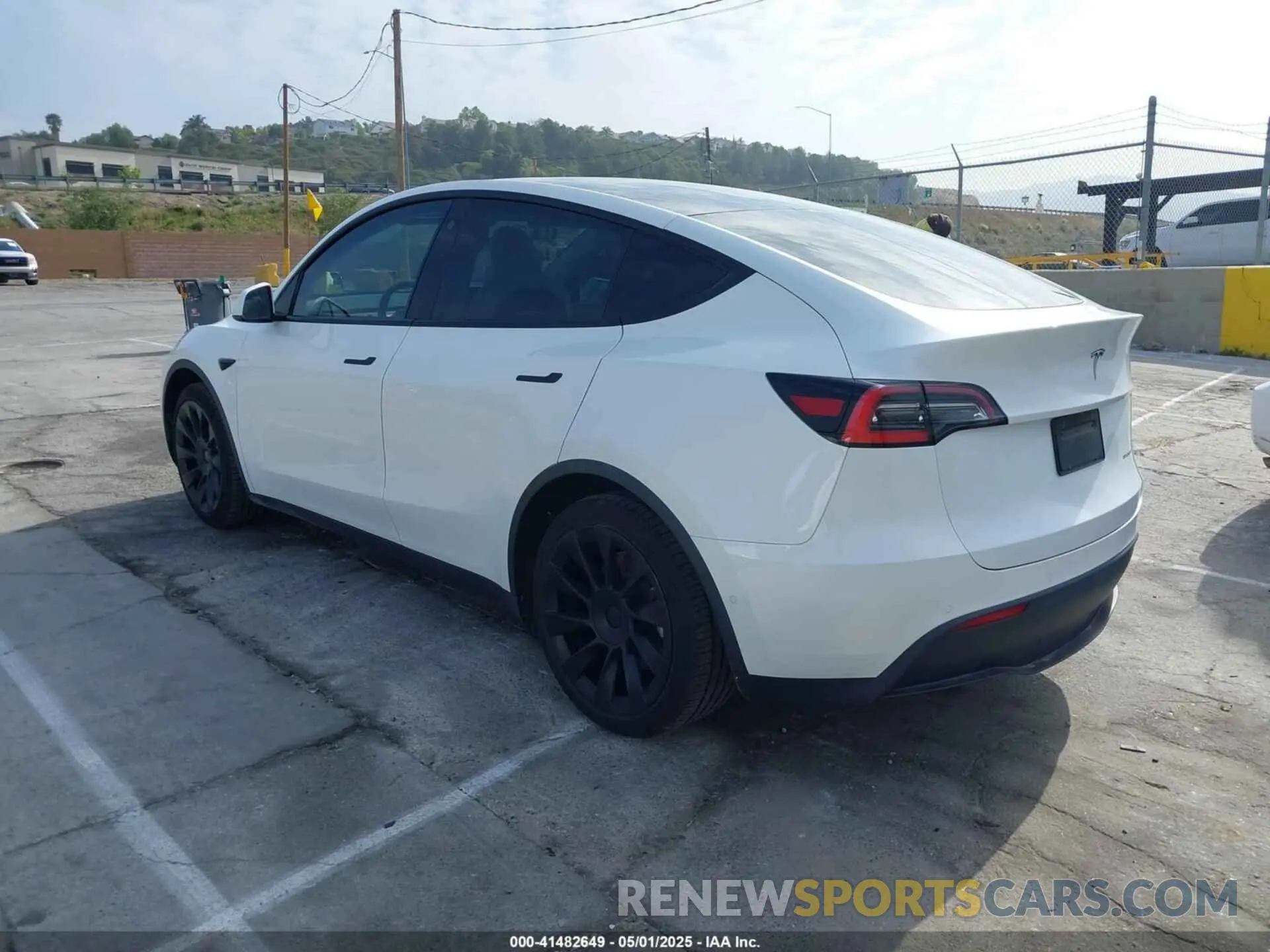 3 Photograph of a damaged car 5YJYGDEE0MF069451 TESLA MODEL Y 2021