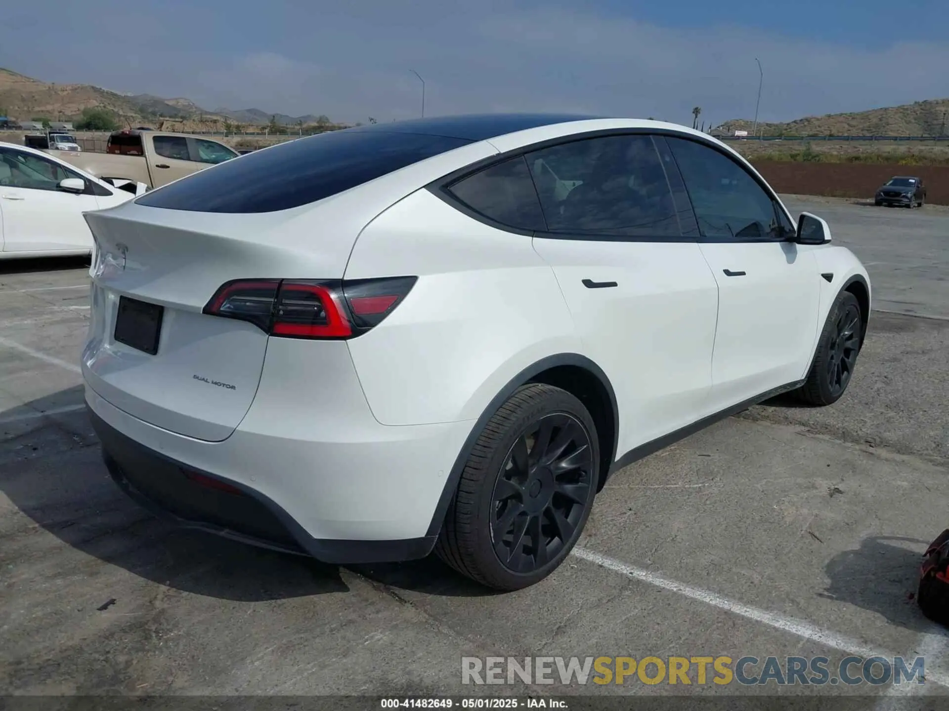 4 Photograph of a damaged car 5YJYGDEE0MF069451 TESLA MODEL Y 2021