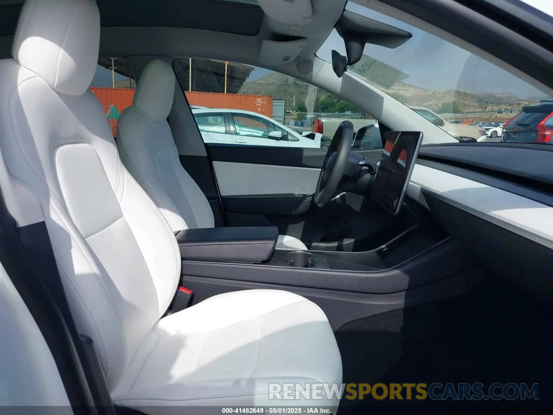 5 Photograph of a damaged car 5YJYGDEE0MF069451 TESLA MODEL Y 2021