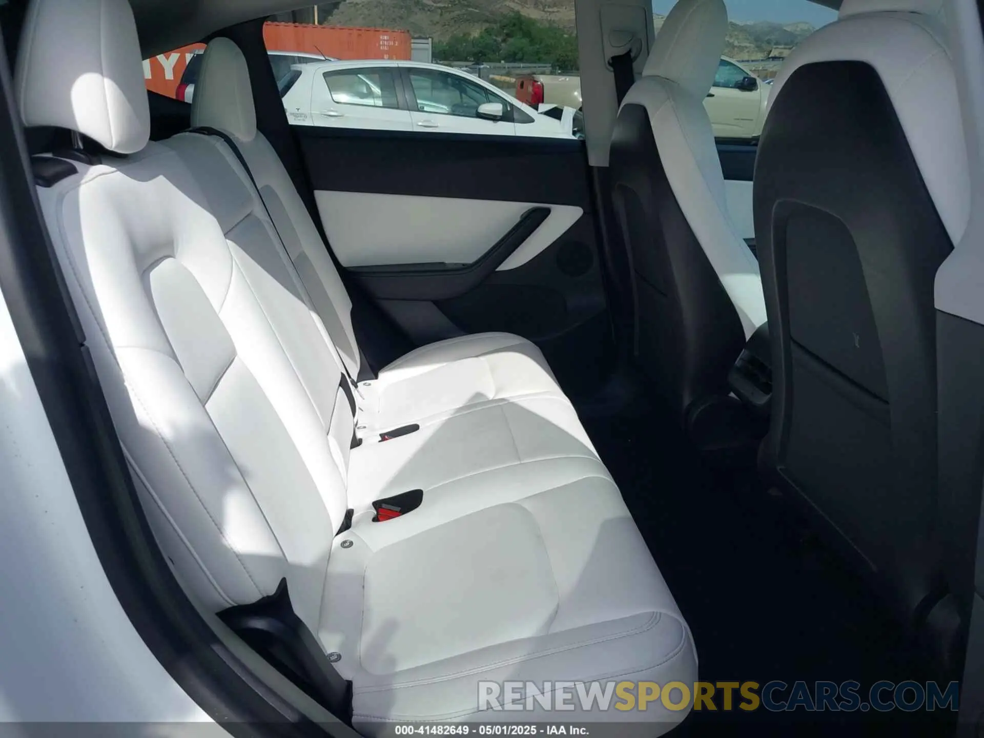 8 Photograph of a damaged car 5YJYGDEE0MF069451 TESLA MODEL Y 2021