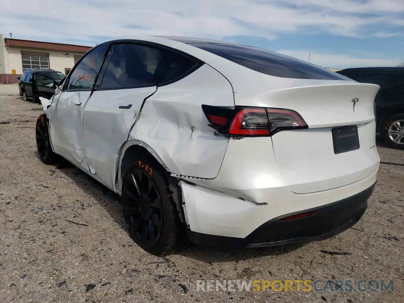 3 Photograph of a damaged car 5YJYGDEE0MF074245 TESLA MODEL Y 2021