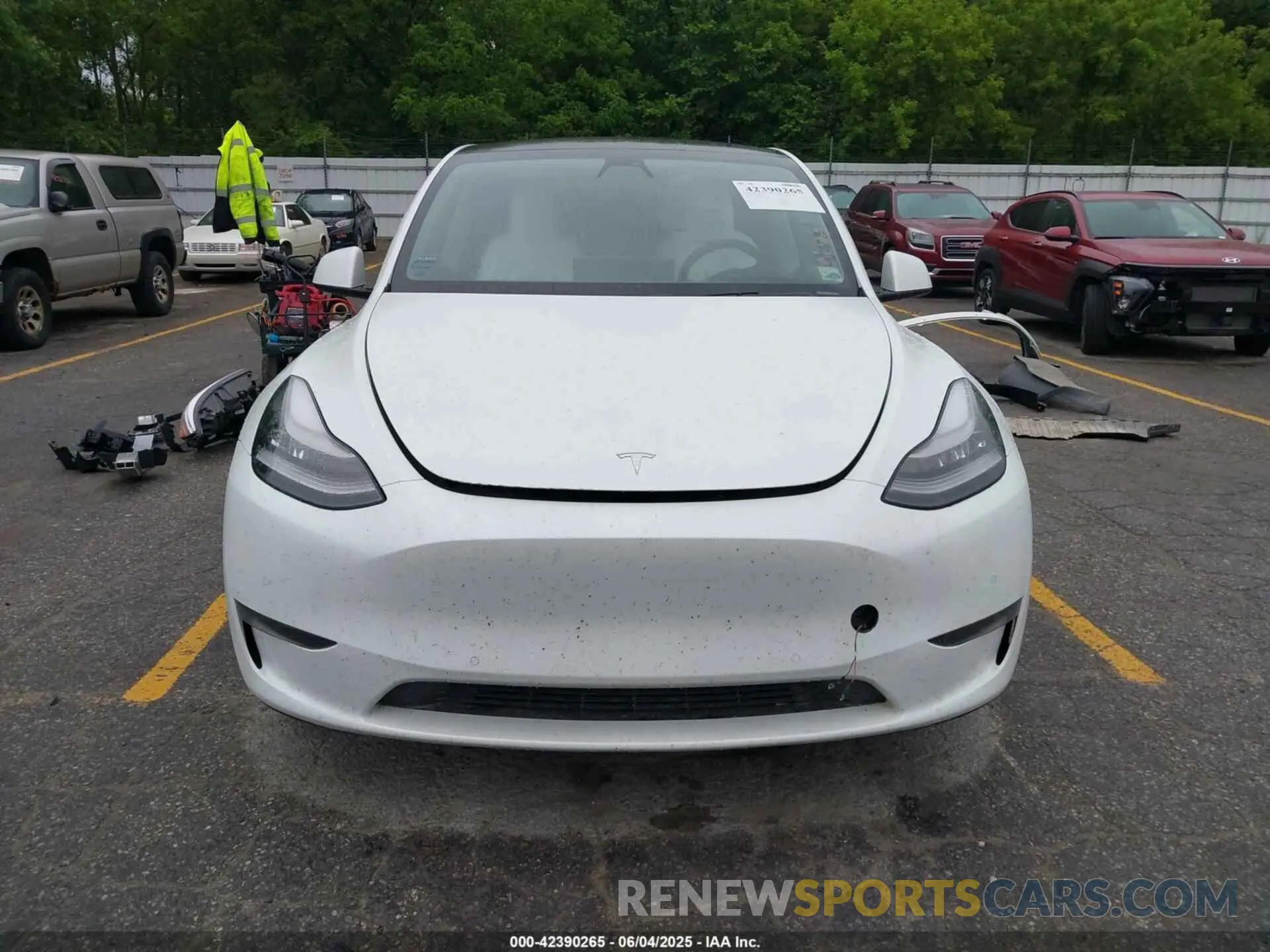 12 Photograph of a damaged car 5YJYGDEE0MF075606 TESLA MODEL Y 2021