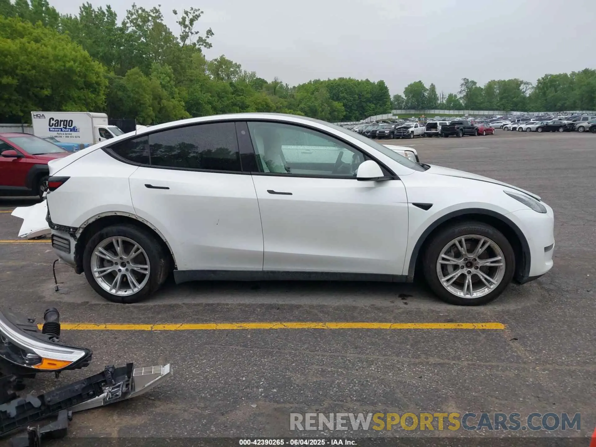 13 Photograph of a damaged car 5YJYGDEE0MF075606 TESLA MODEL Y 2021