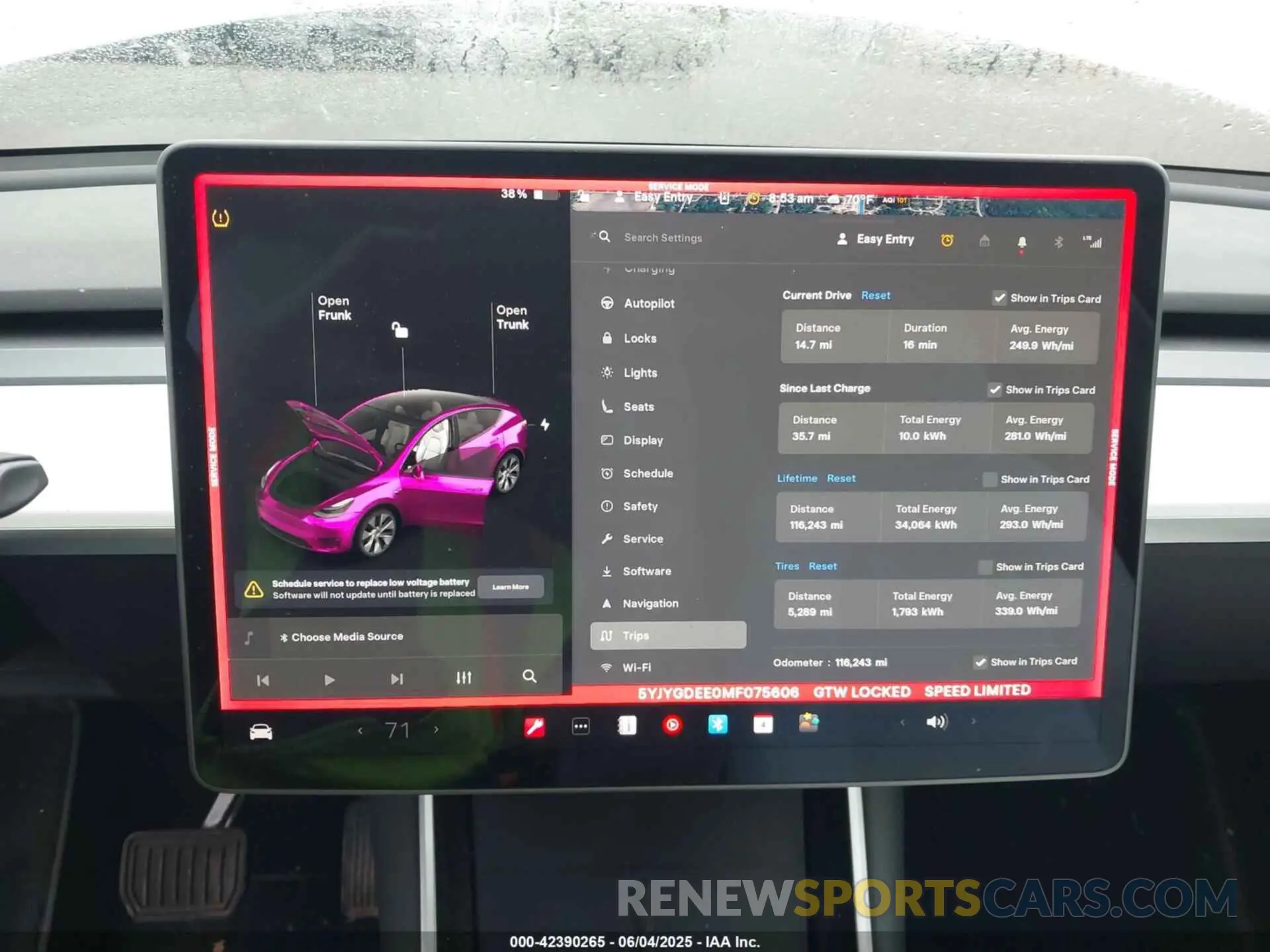 18 Photograph of a damaged car 5YJYGDEE0MF075606 TESLA MODEL Y 2021