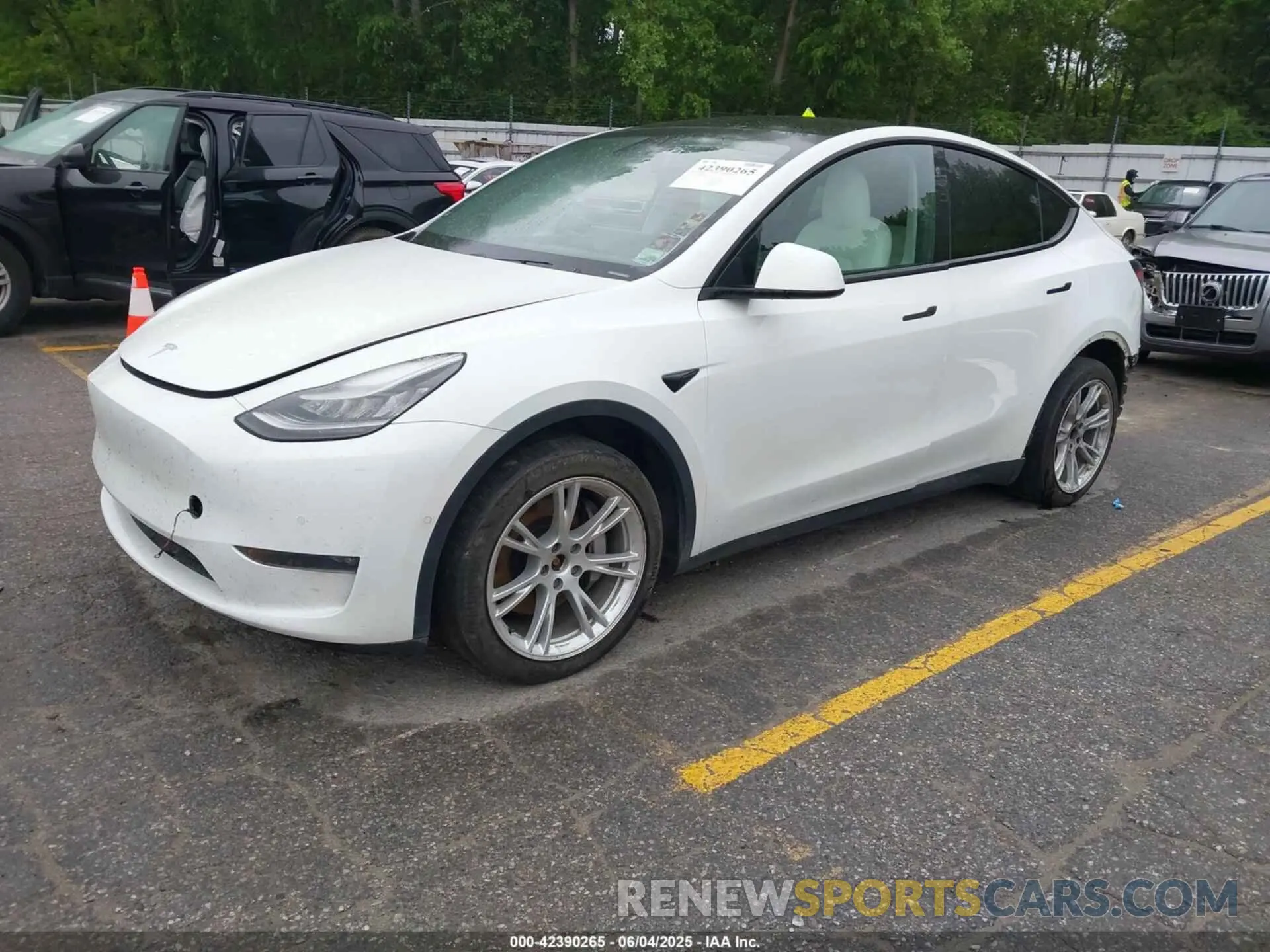 2 Photograph of a damaged car 5YJYGDEE0MF075606 TESLA MODEL Y 2021