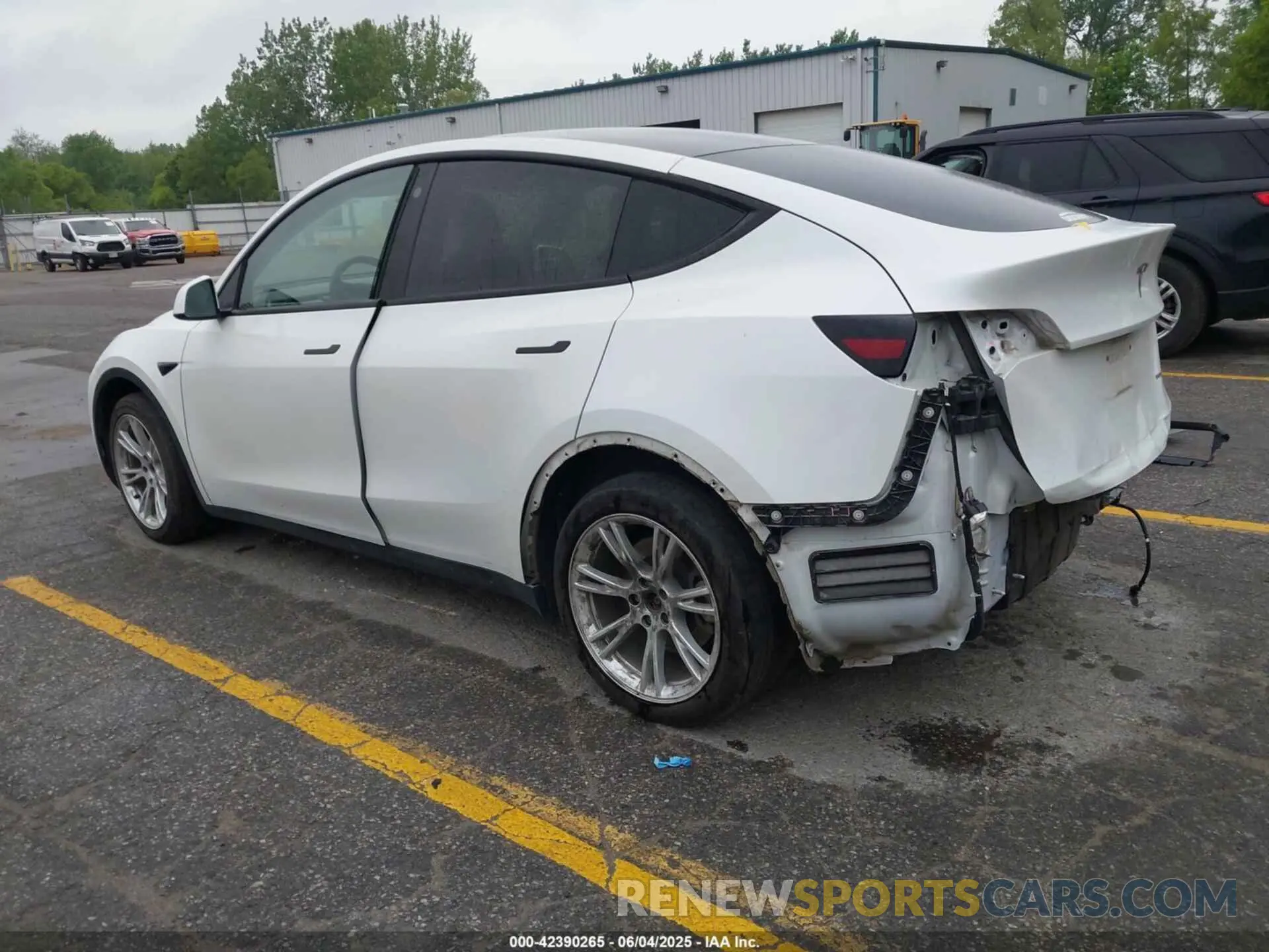 3 Photograph of a damaged car 5YJYGDEE0MF075606 TESLA MODEL Y 2021