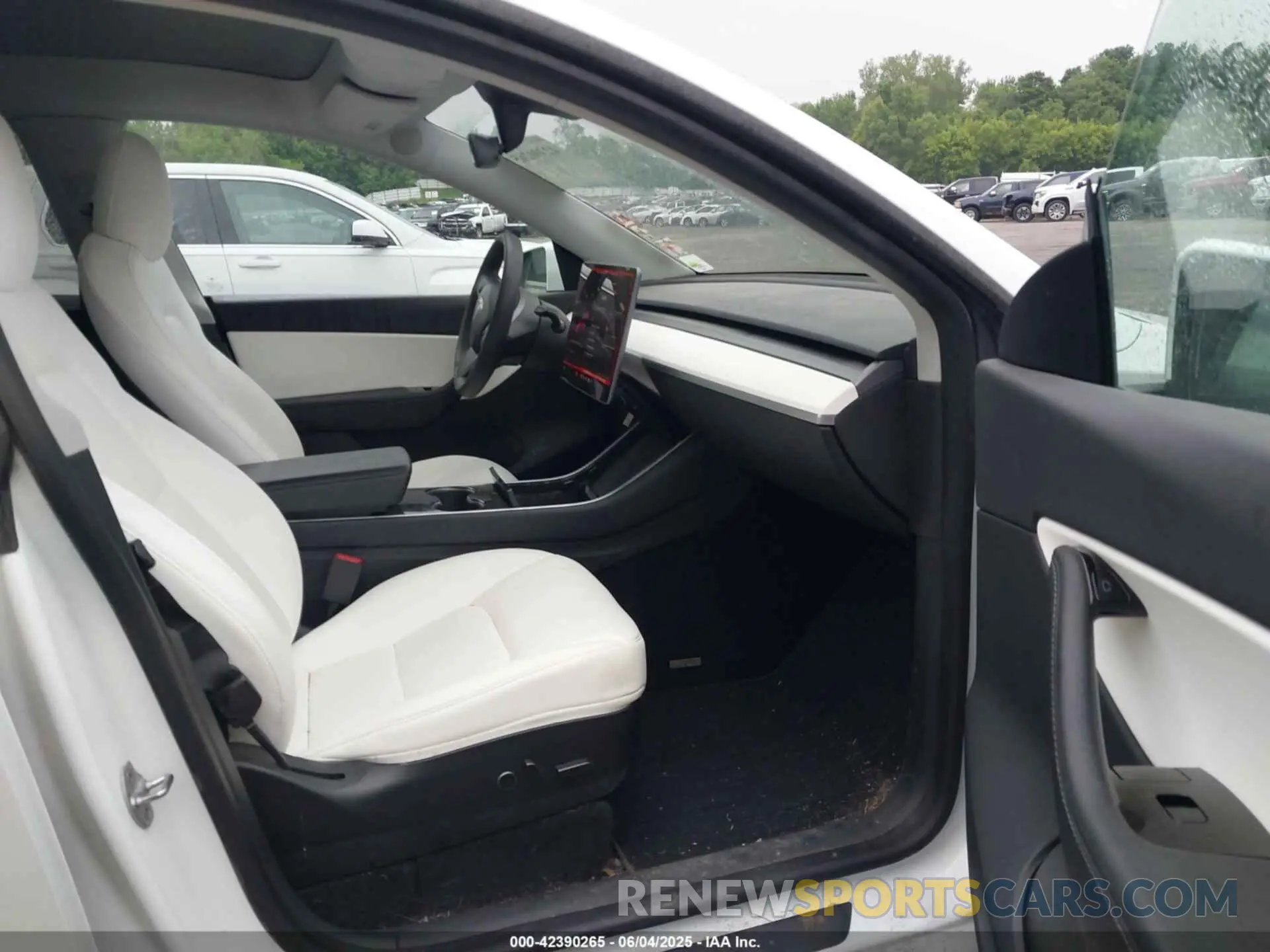 5 Photograph of a damaged car 5YJYGDEE0MF075606 TESLA MODEL Y 2021