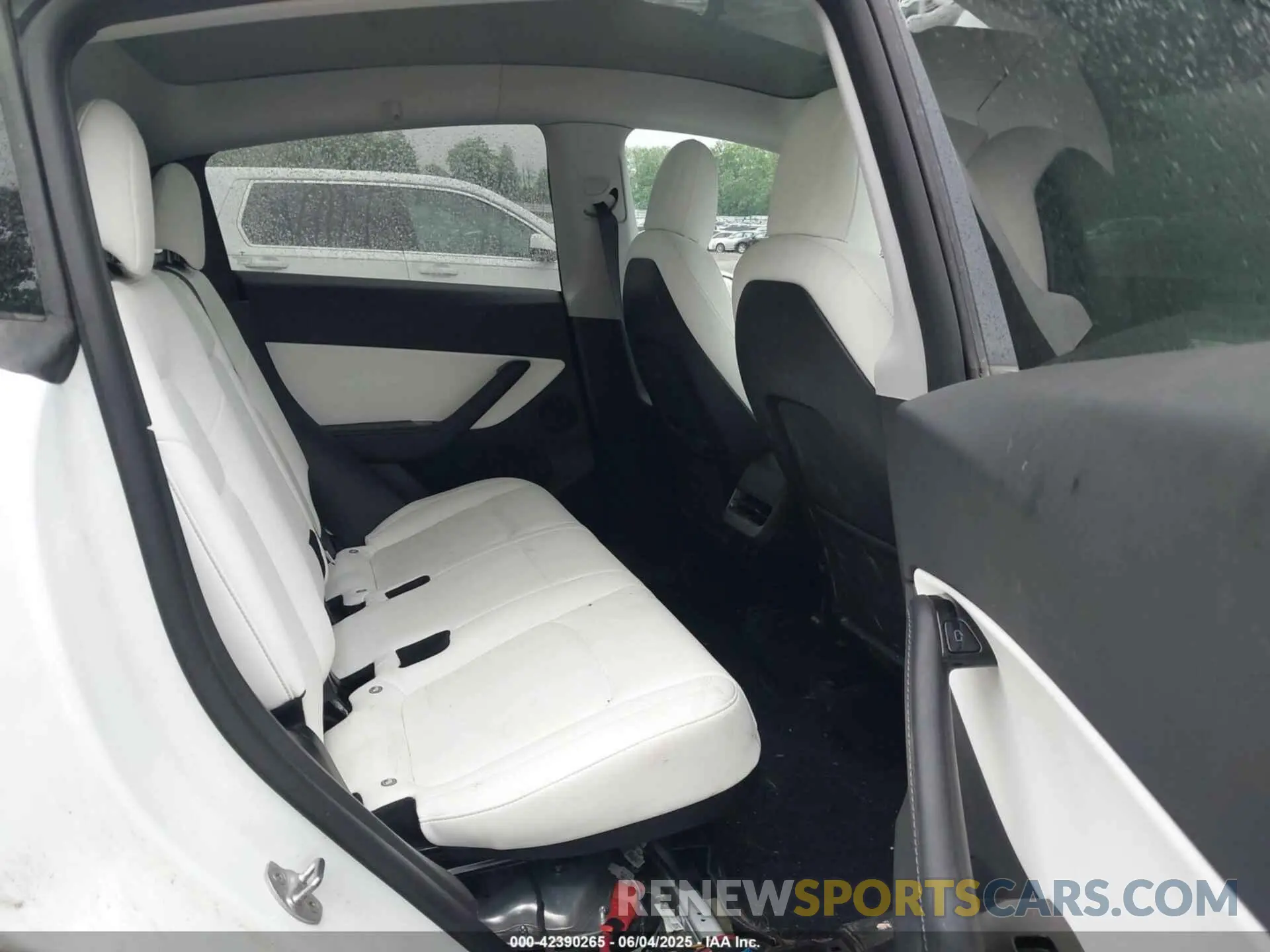 8 Photograph of a damaged car 5YJYGDEE0MF075606 TESLA MODEL Y 2021