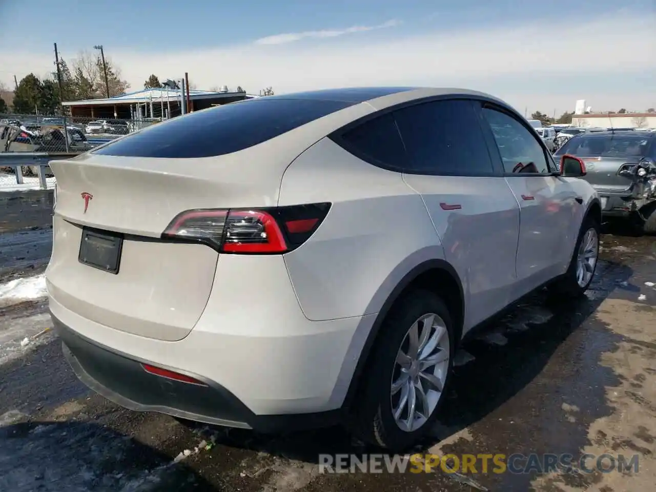 4 Photograph of a damaged car 5YJYGDEE0MF076545 TESLA MODEL Y 2021