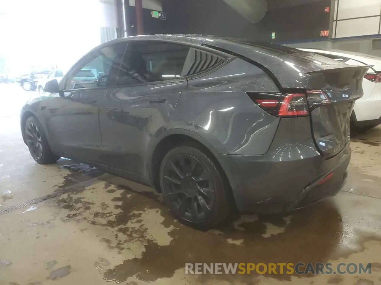 2 Photograph of a damaged car 5YJYGDEE0MF076660 TESLA MODEL Y 2021