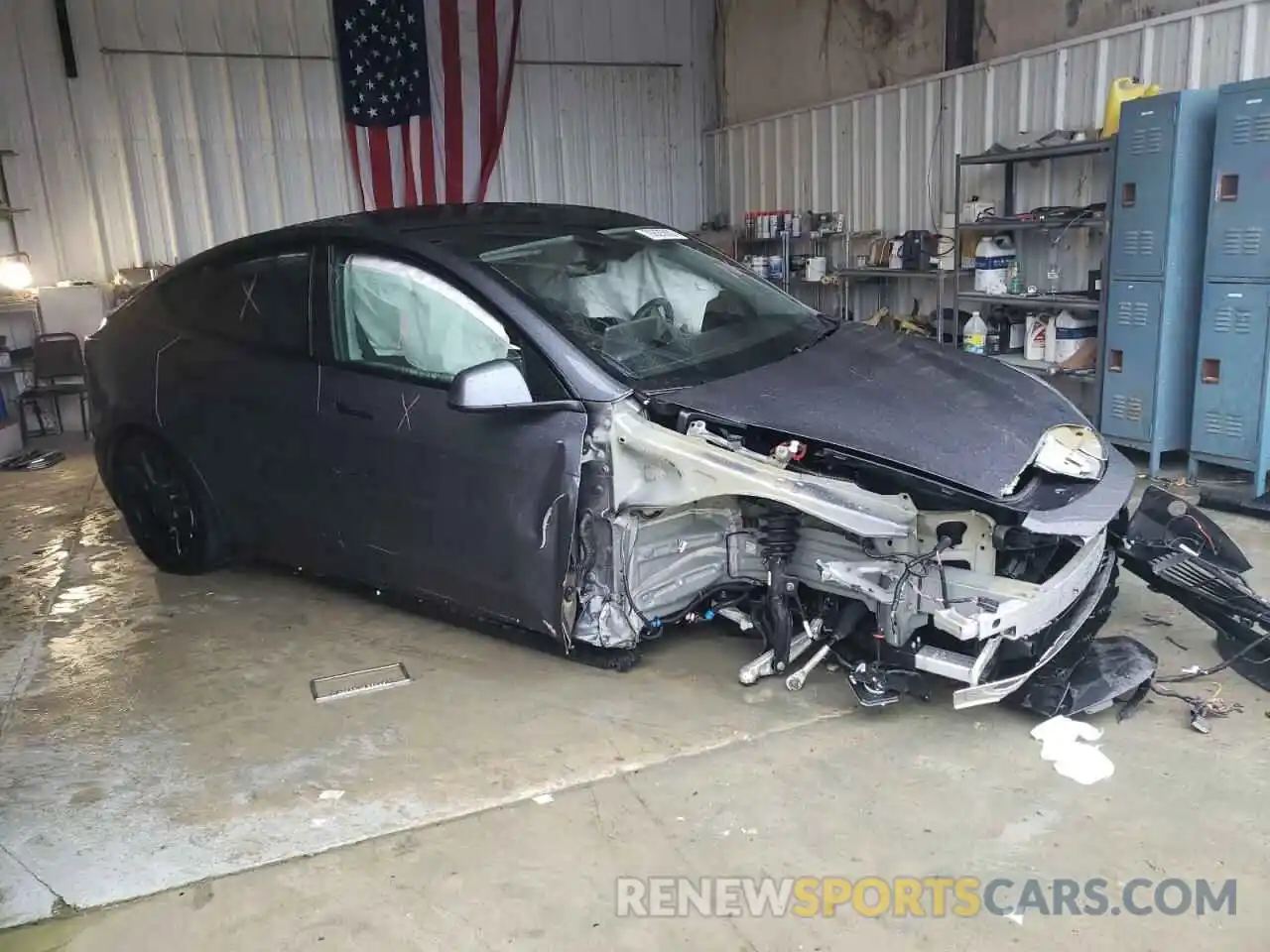 4 Photograph of a damaged car 5YJYGDEE0MF080286 TESLA MODEL Y 2021