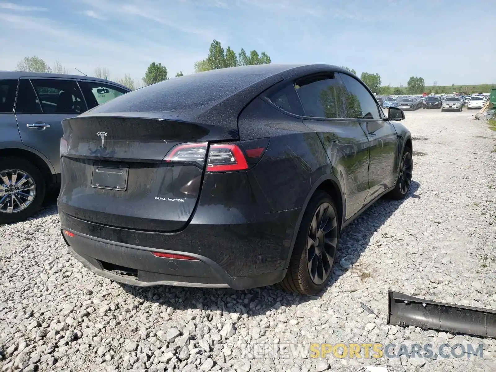 4 Photograph of a damaged car 5YJYGDEE0MF081177 TESLA MODEL Y 2021