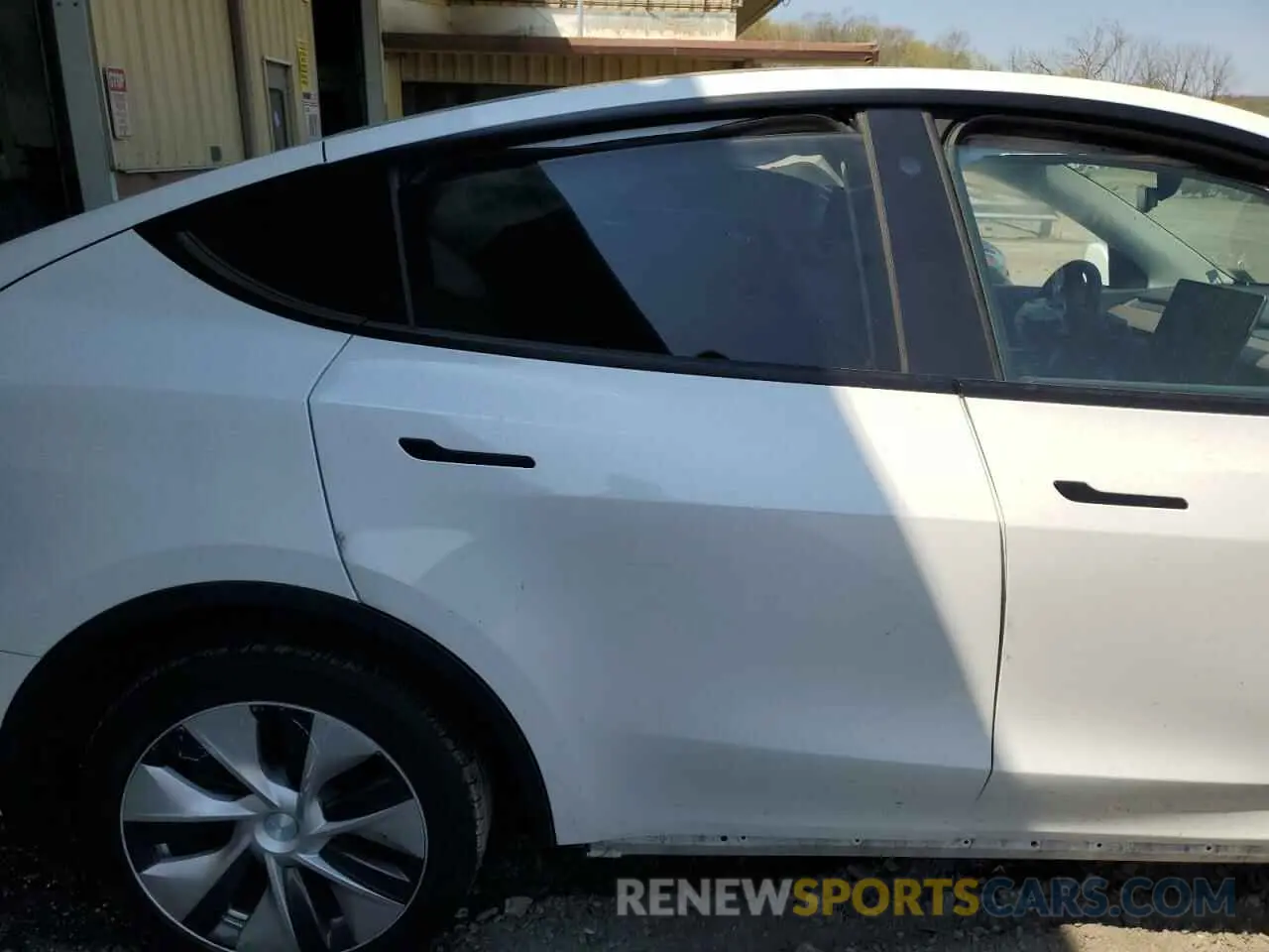 11 Photograph of a damaged car 5YJYGDEE0MF083558 TESLA MODEL Y 2021