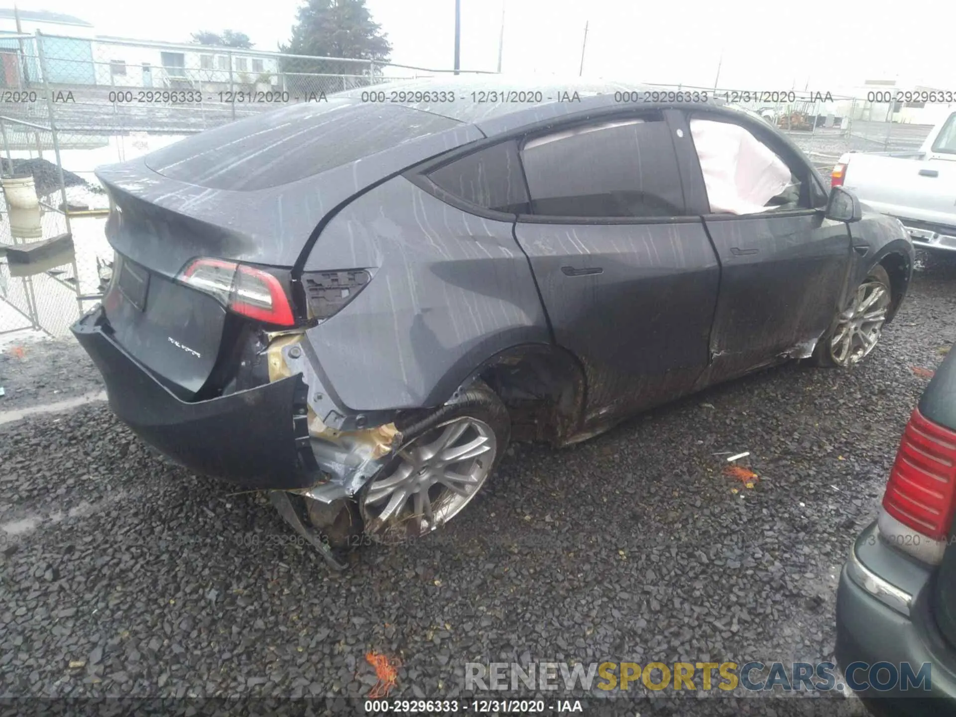 4 Photograph of a damaged car 5YJYGDEE0MF086721 TESLA MODEL Y 2021