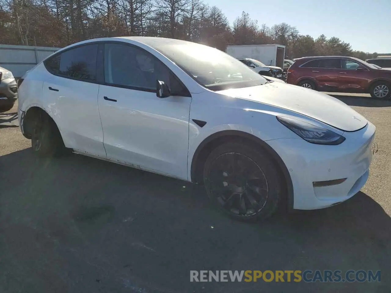 4 Photograph of a damaged car 5YJYGDEE0MF088517 TESLA MODEL Y 2021